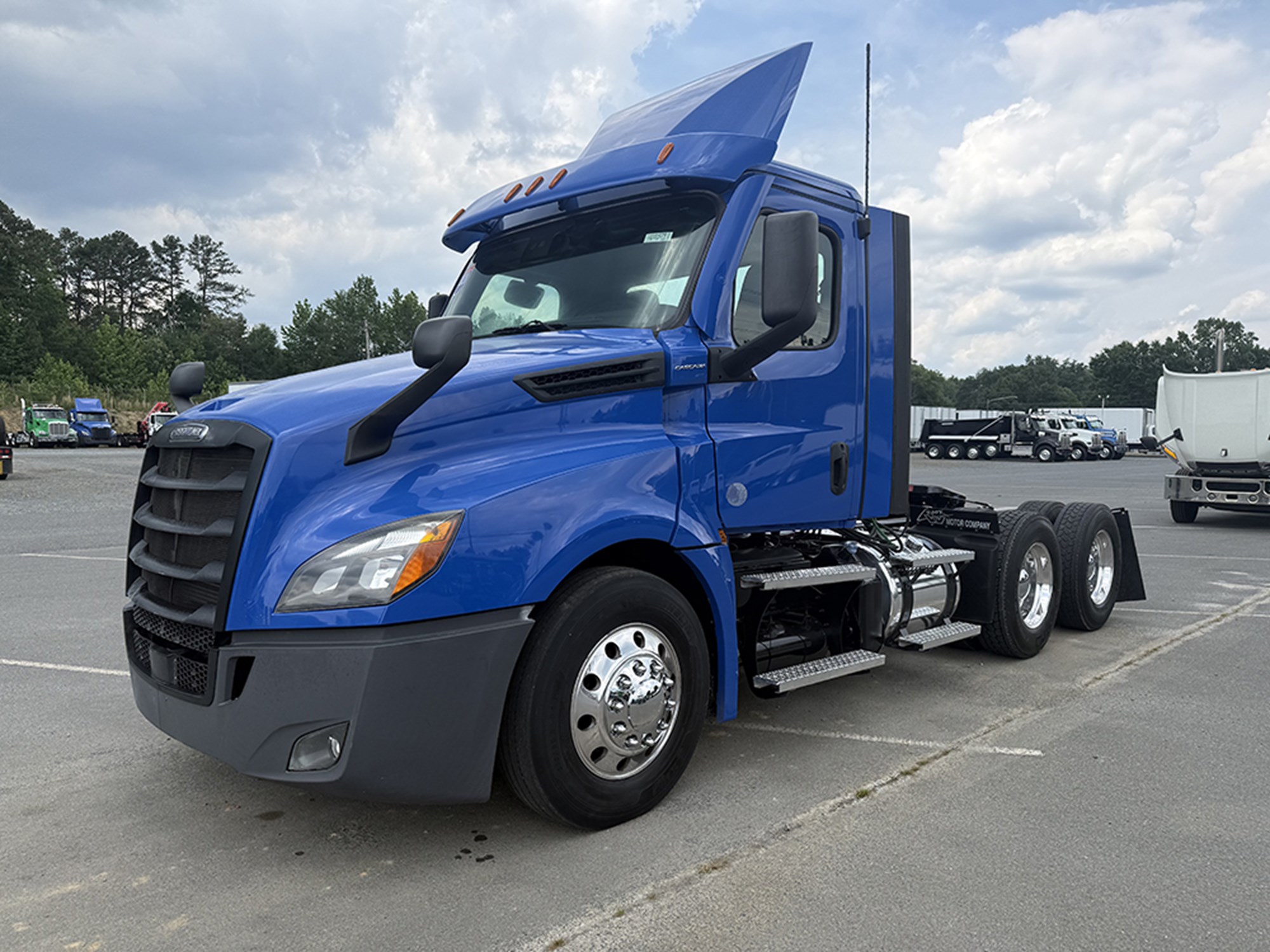 2020 Freightliner Cascadia 126 2020 Freightliner Cascadia 126 - image 1 of 6