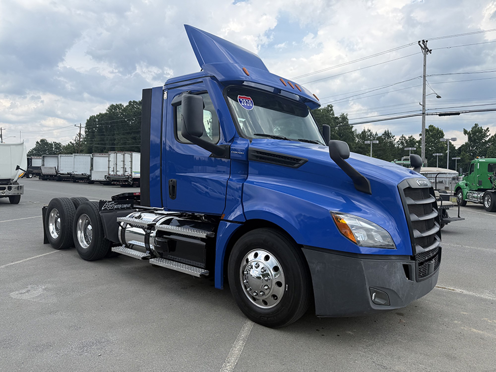 2020 Freightliner Cascadia 126 2020 Freightliner Cascadia 126 - image 2 of 6