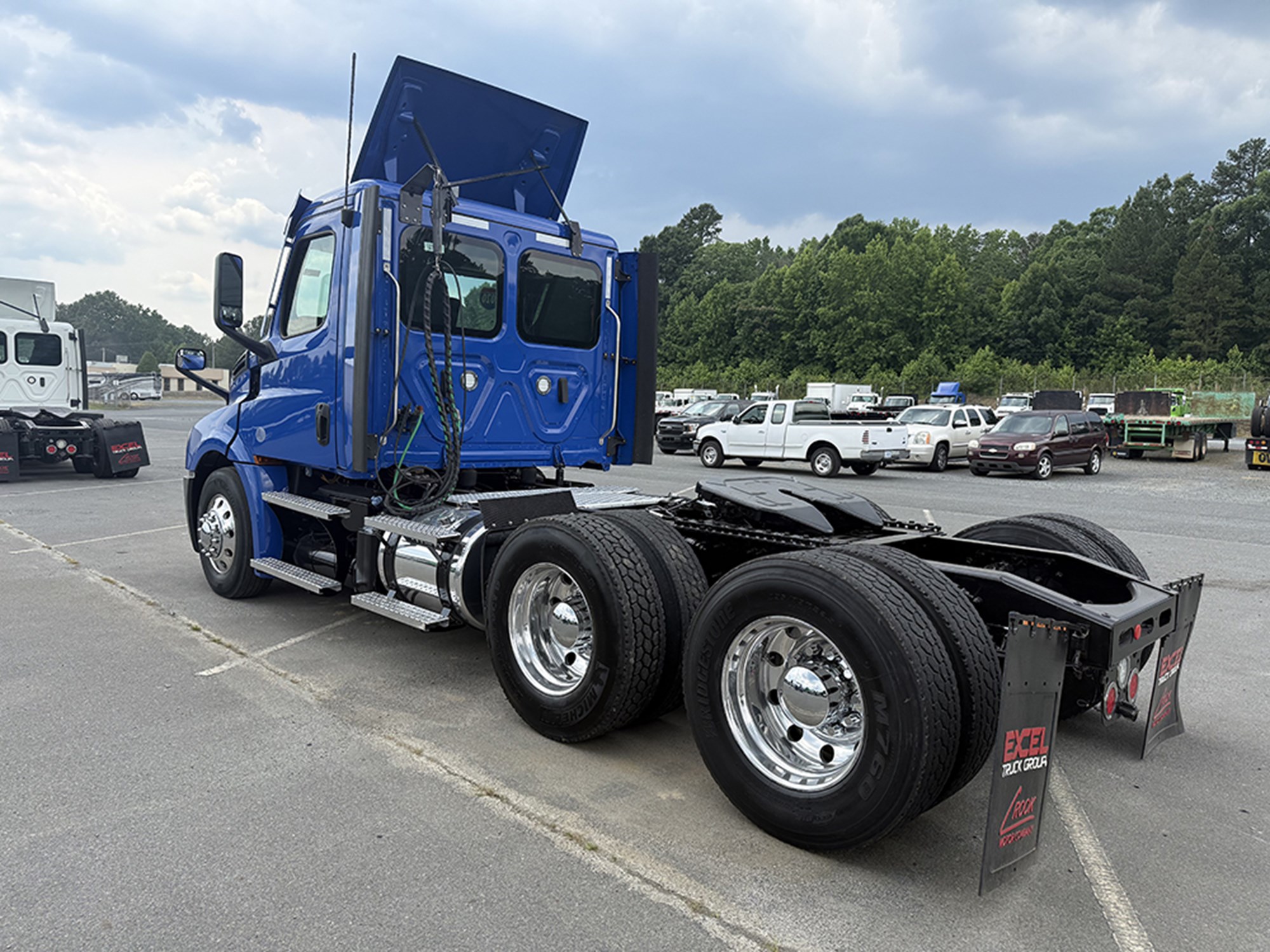2020 Freightliner Cascadia 126 2020 Freightliner Cascadia 126 - image 6 of 6