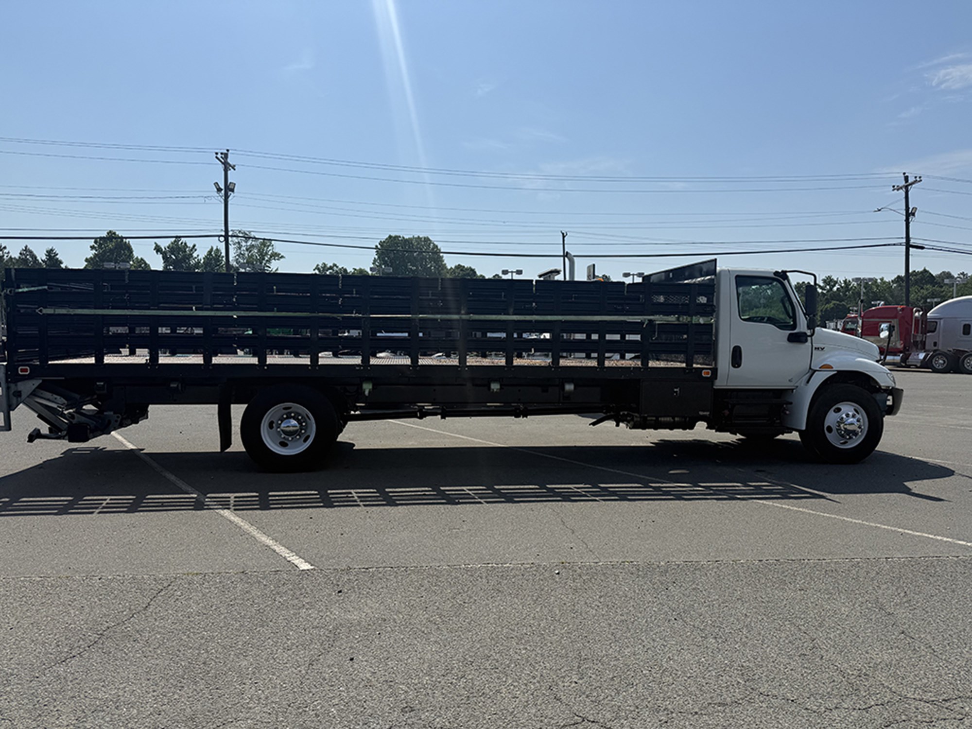 2019 International MV607 - image 3 of 6