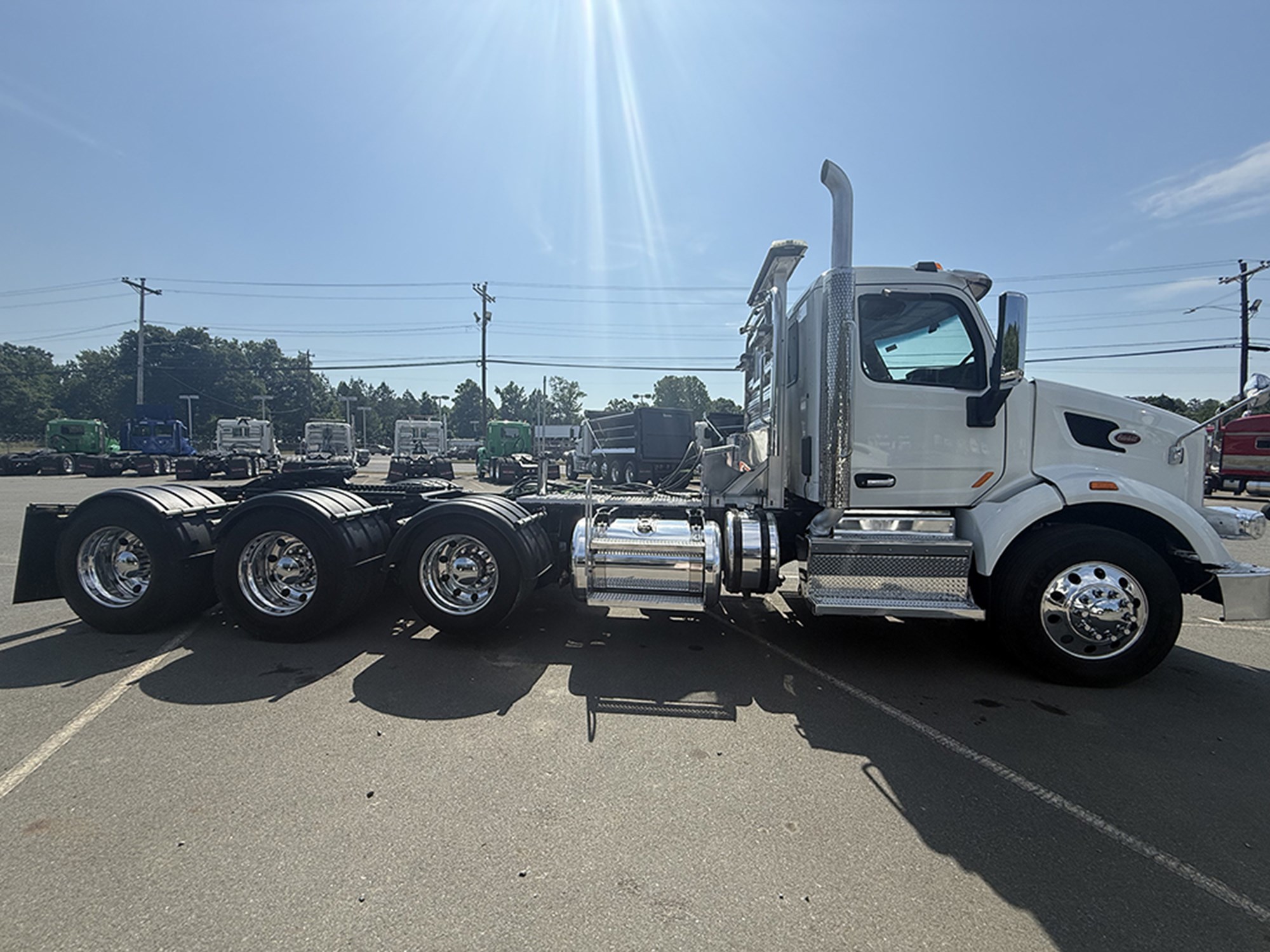 2020 Peterbilt 567 - image 3 of 6