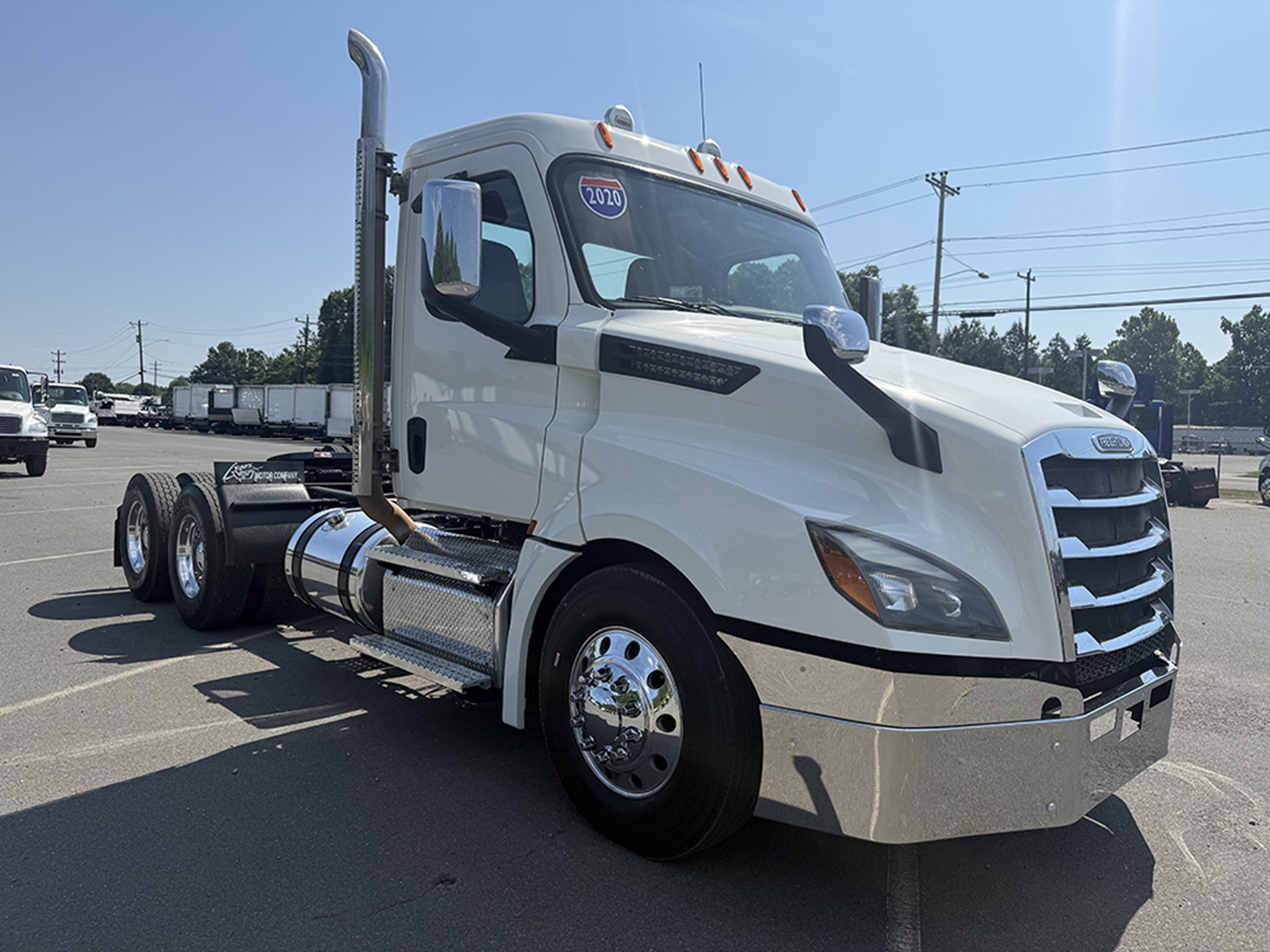 2020 Freightliner Cascadia 126 - image 2 of 6