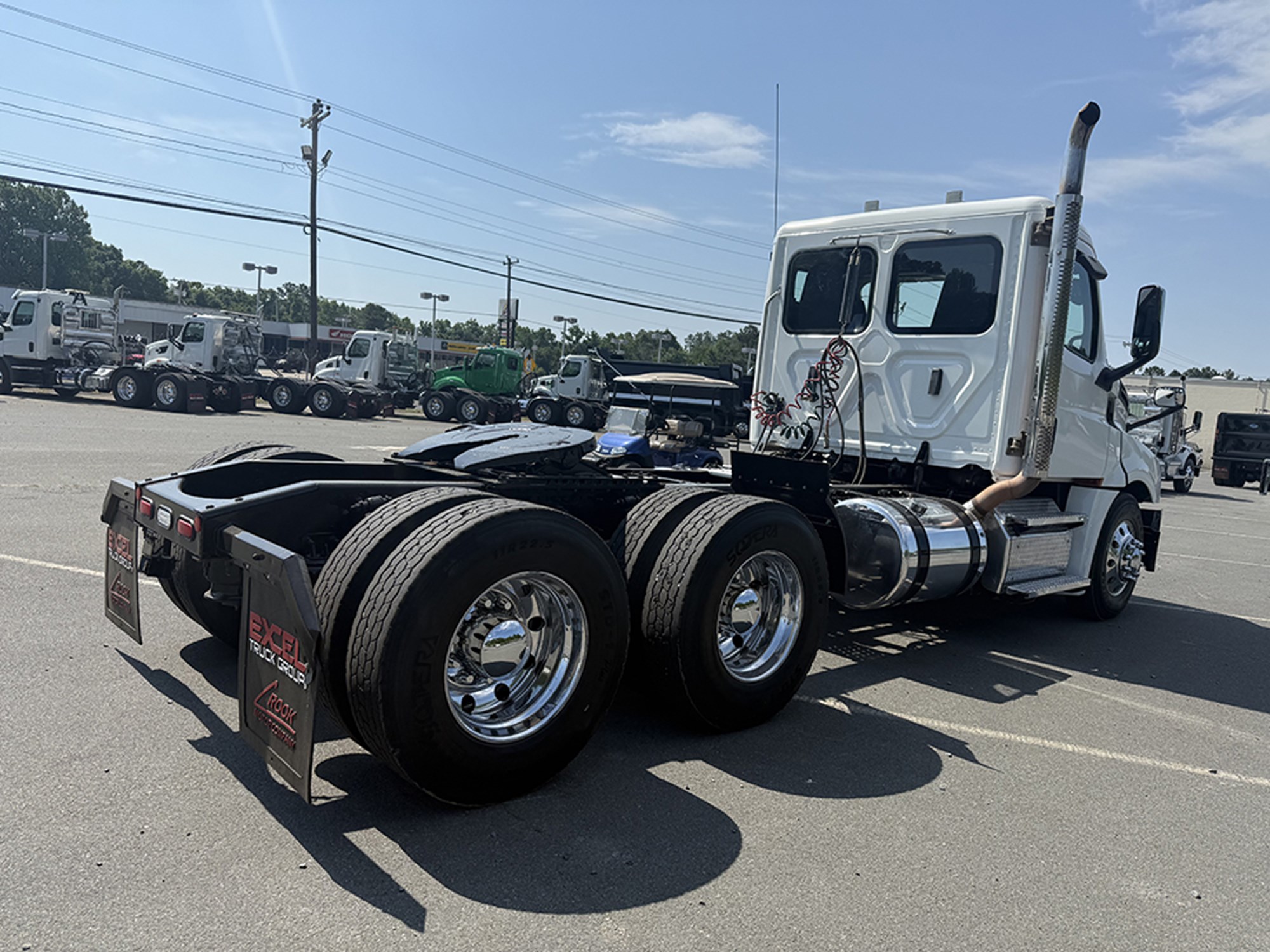 2020 Freightliner Cascadia 126 - image 4 of 6