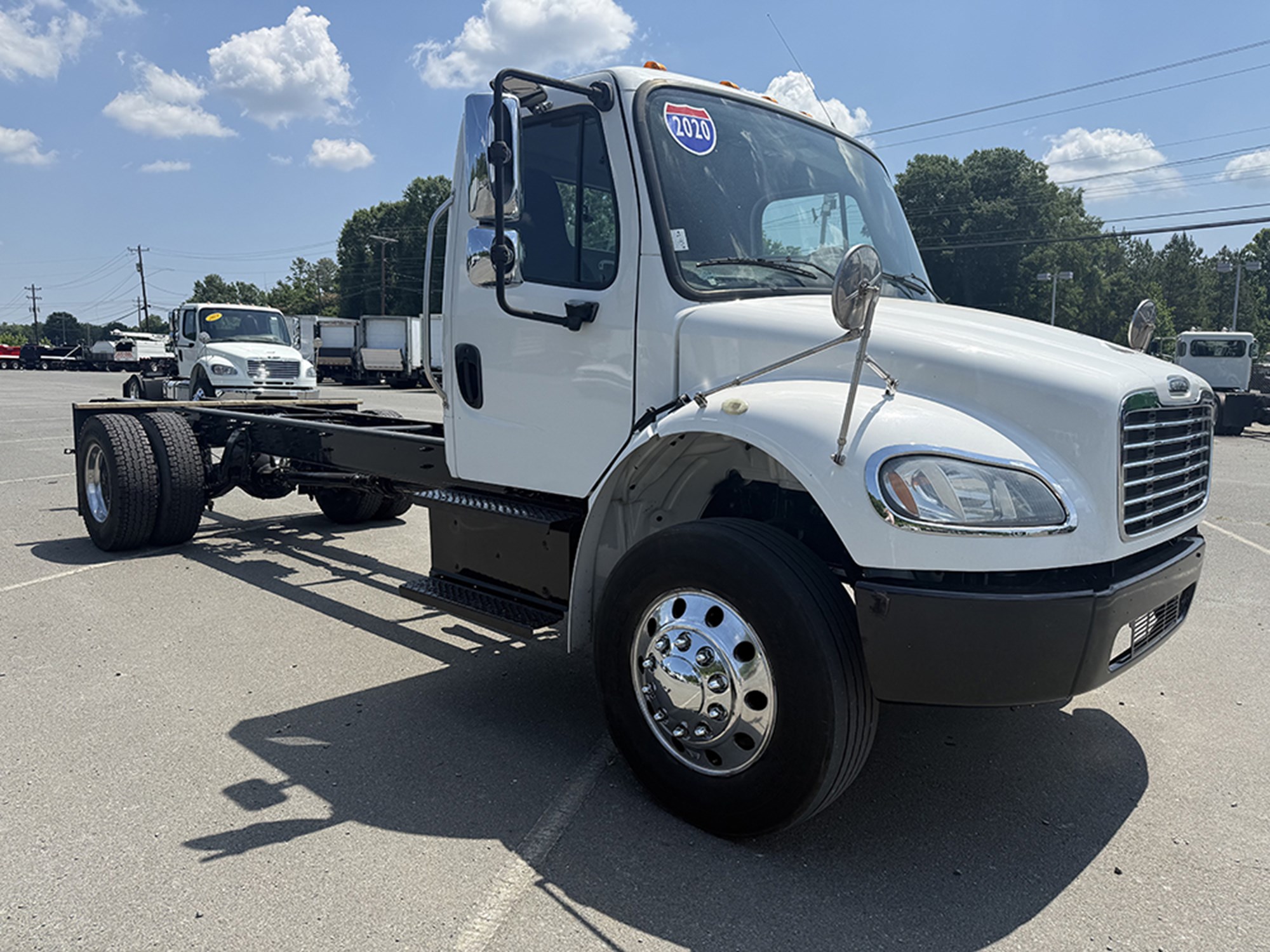 2020 Freightliner M2 - image 2 of 6