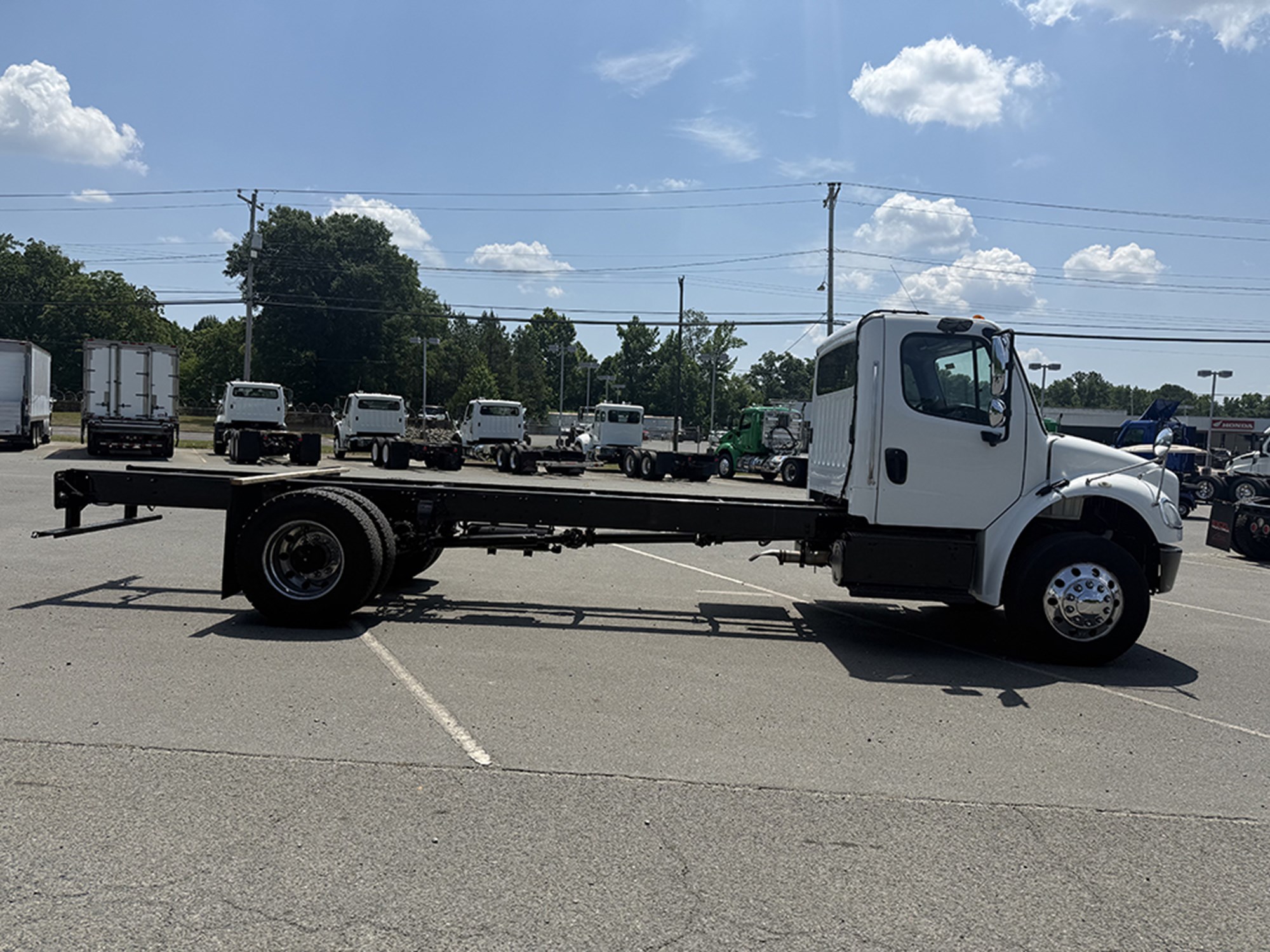 2020 Freightliner M2 - image 3 of 6