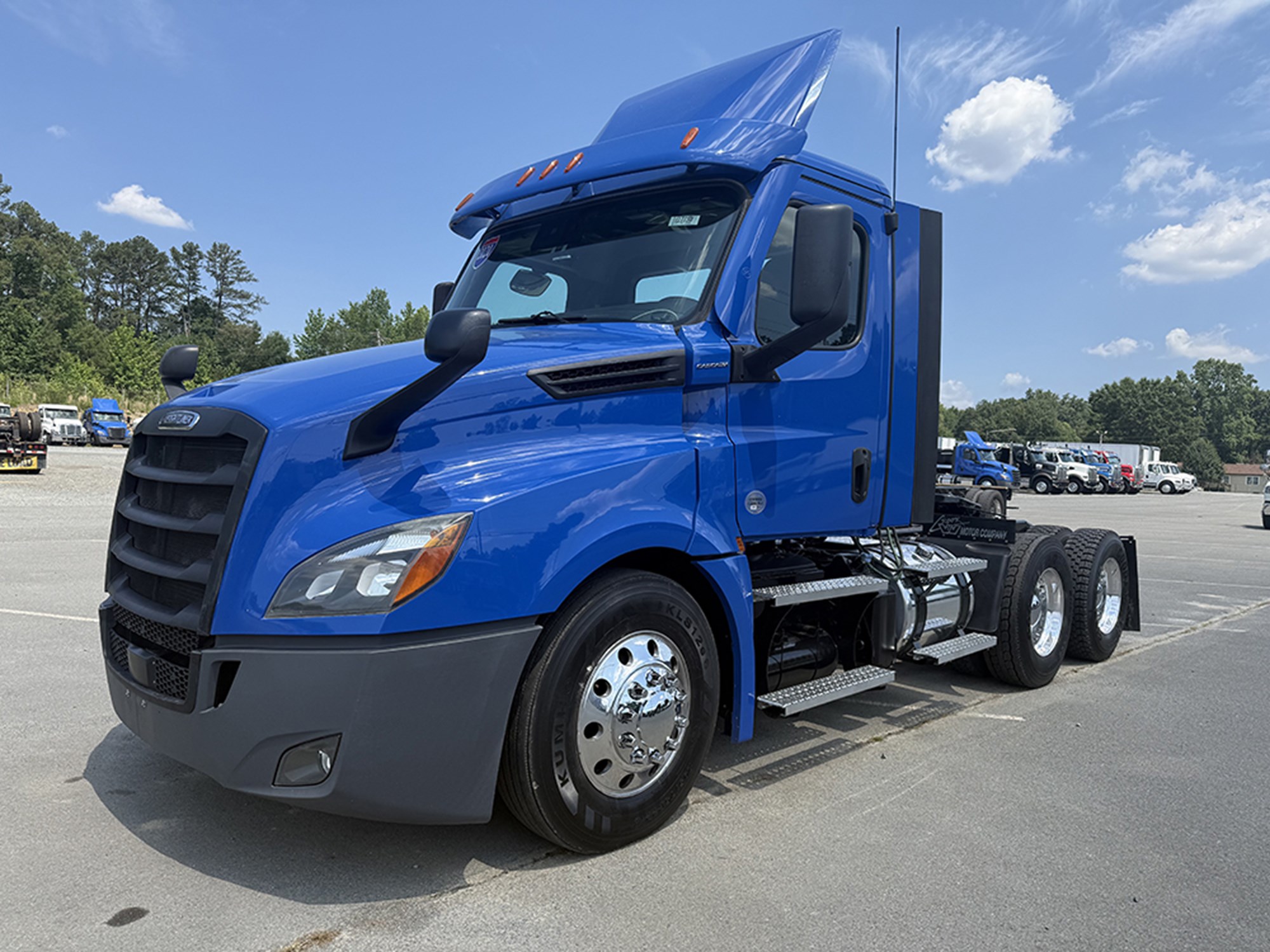 2020 Freightliner Cascadia 126 - image 1 of 6