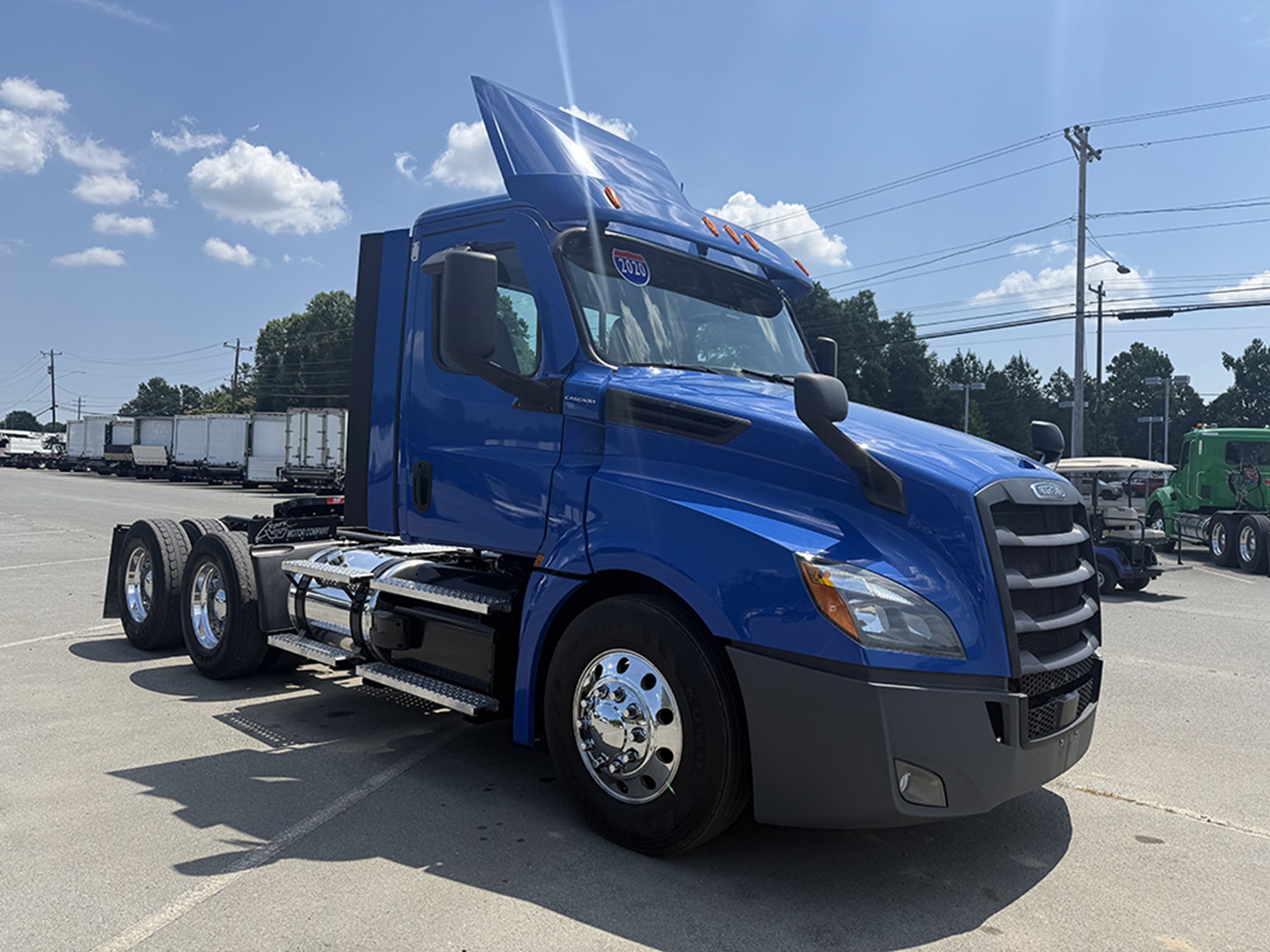 2020 Freightliner Cascadia 126 - image 2 of 6
