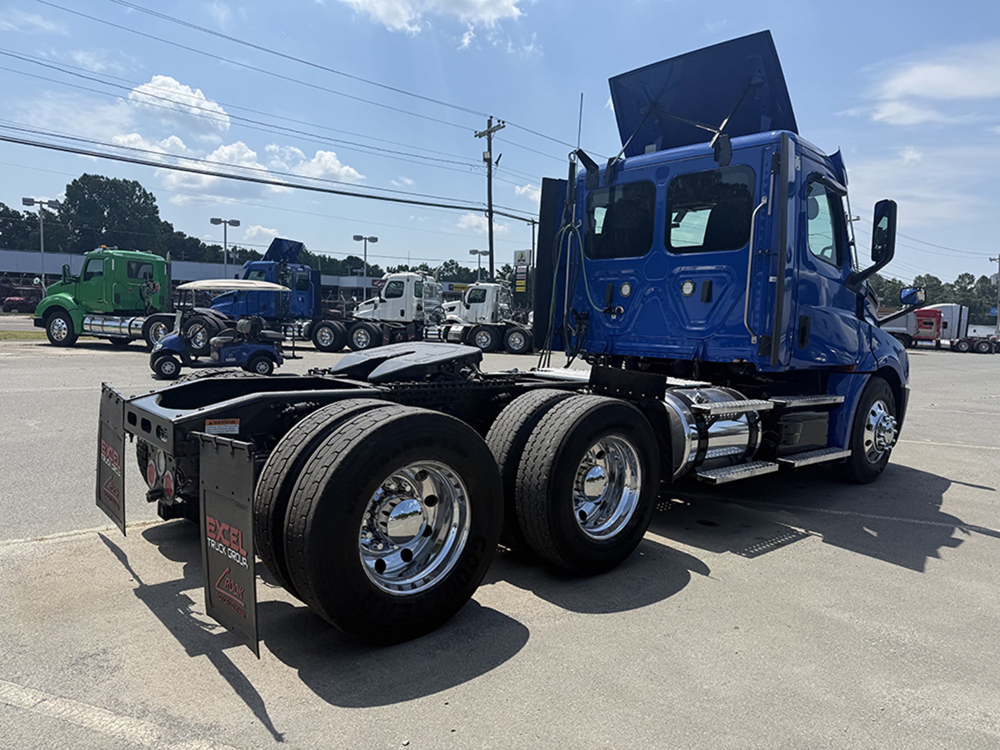 2020 Freightliner Cascadia 126 - image 4 of 6