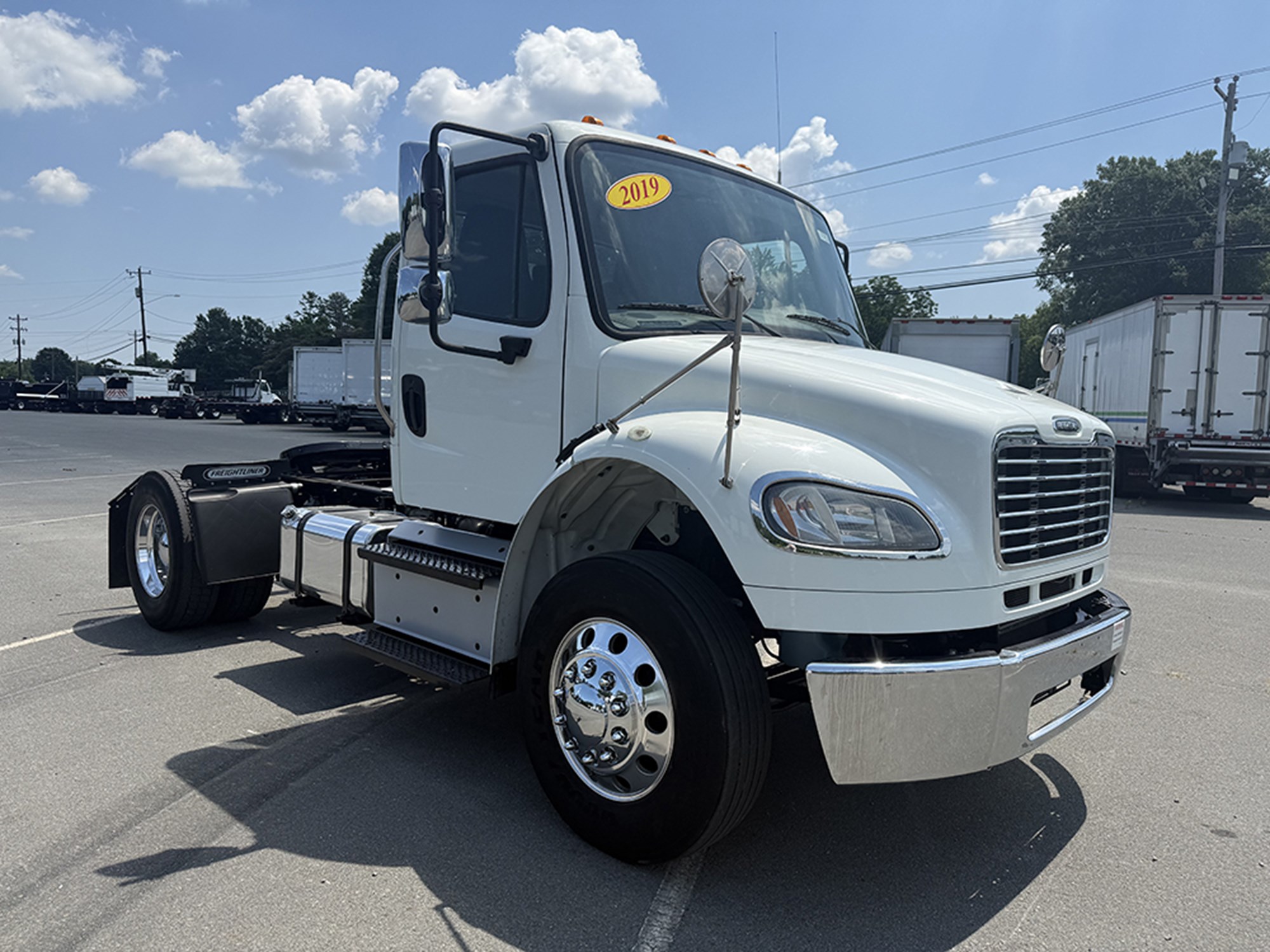 2019 Freightliner M2 - image 2 of 6