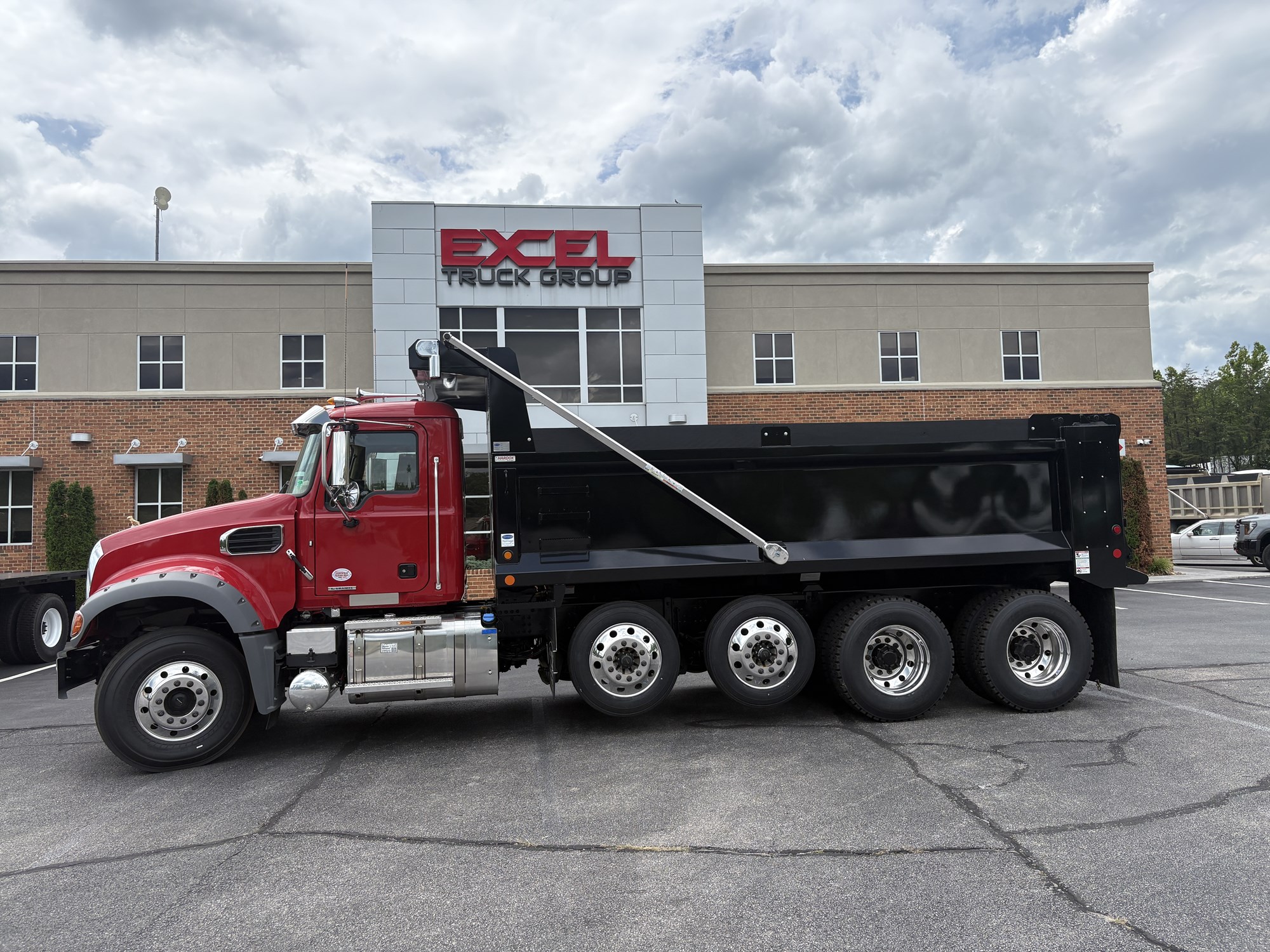 2026 Mack Granite - image 1 of 6