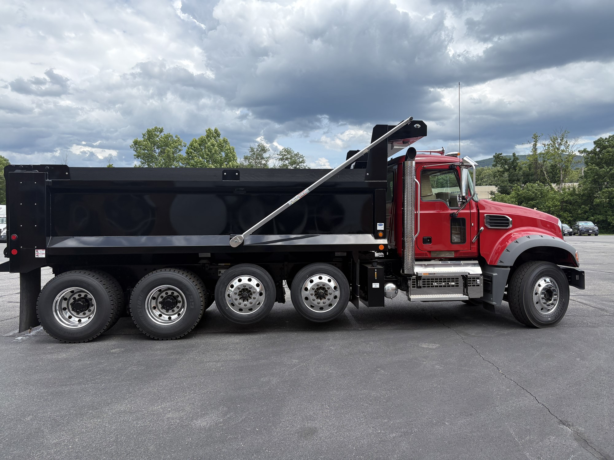 2026 Mack Granite - image 4 of 6