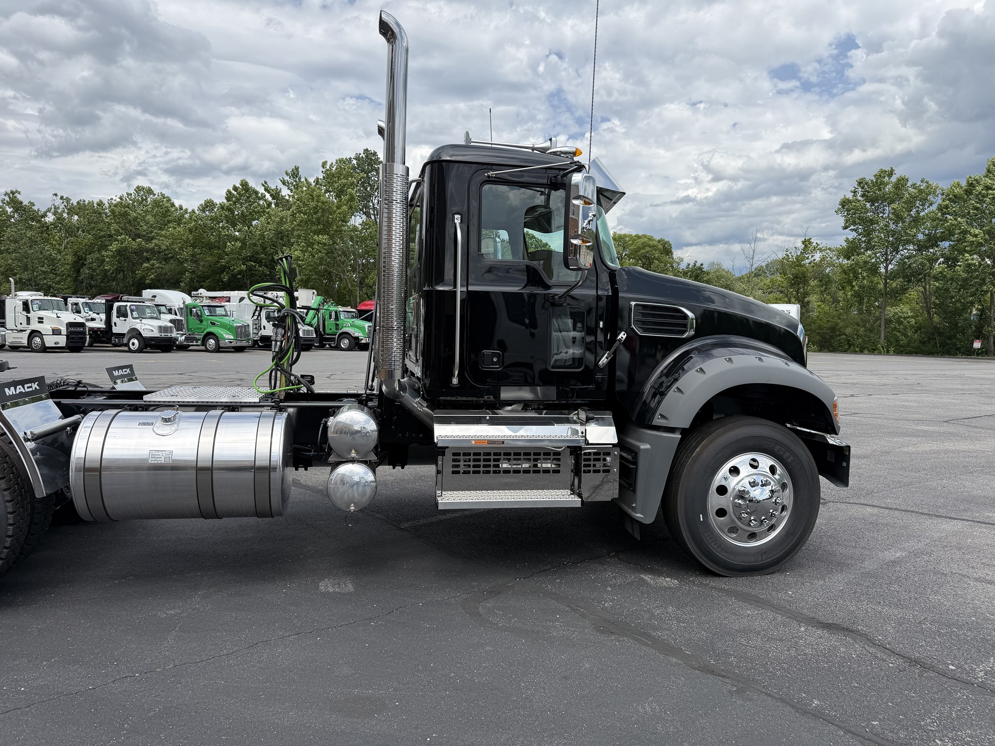 2026 Mack Granite - image 5 of 6