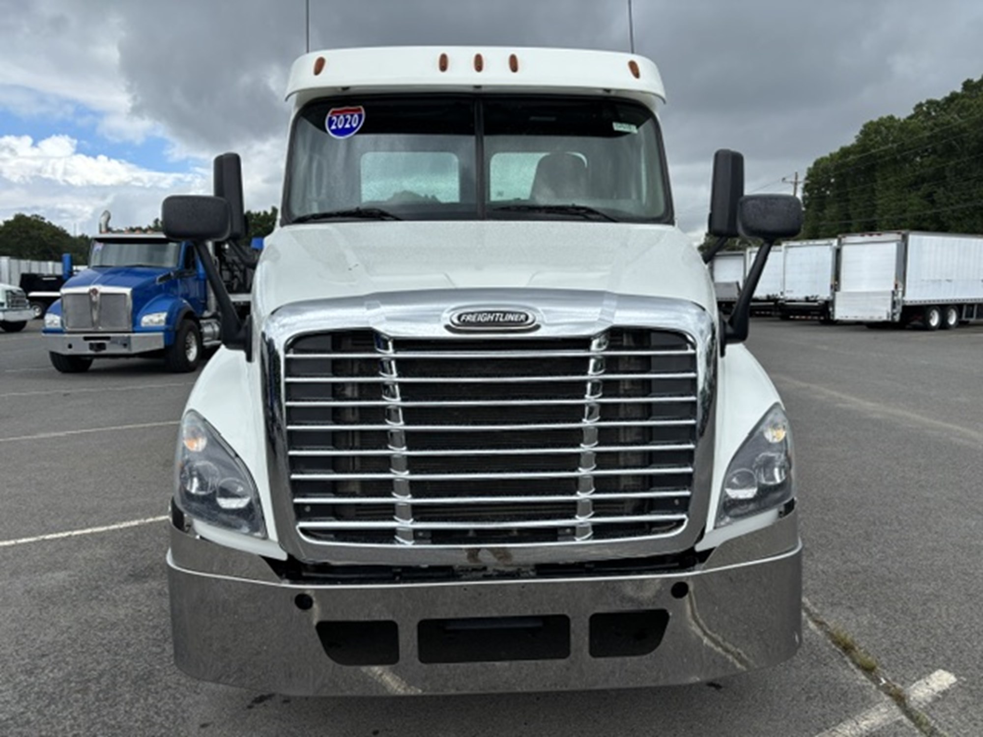 2020 Freightliner Cascadia 125 2020 Freightliner Cascadia 125 - image 2 of 6
