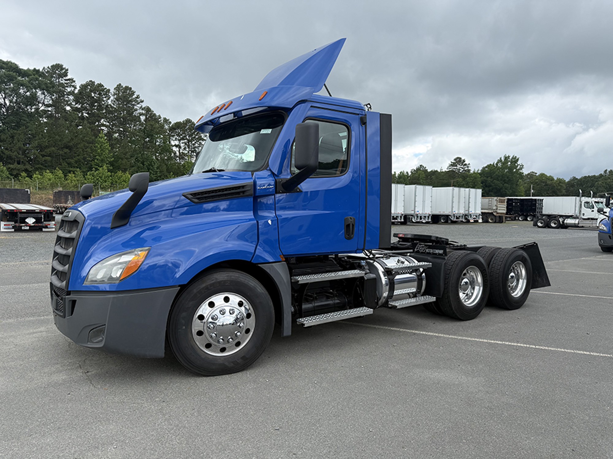 2020 Freightliner Cascadia 126 2020 Freightliner Cascadia 126 - image 1 of 6