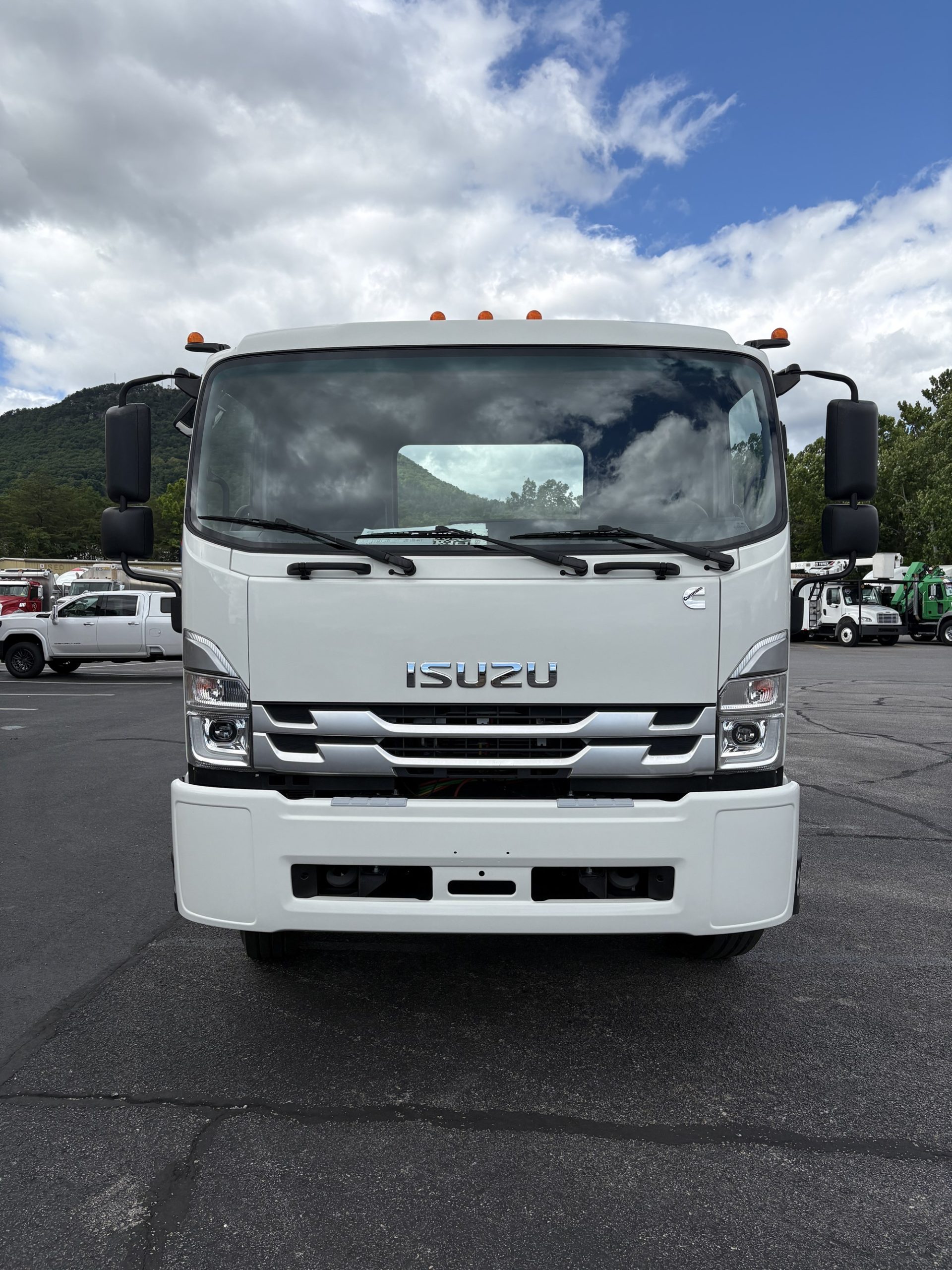 2024 Isuzu FVR - image 2 of 5