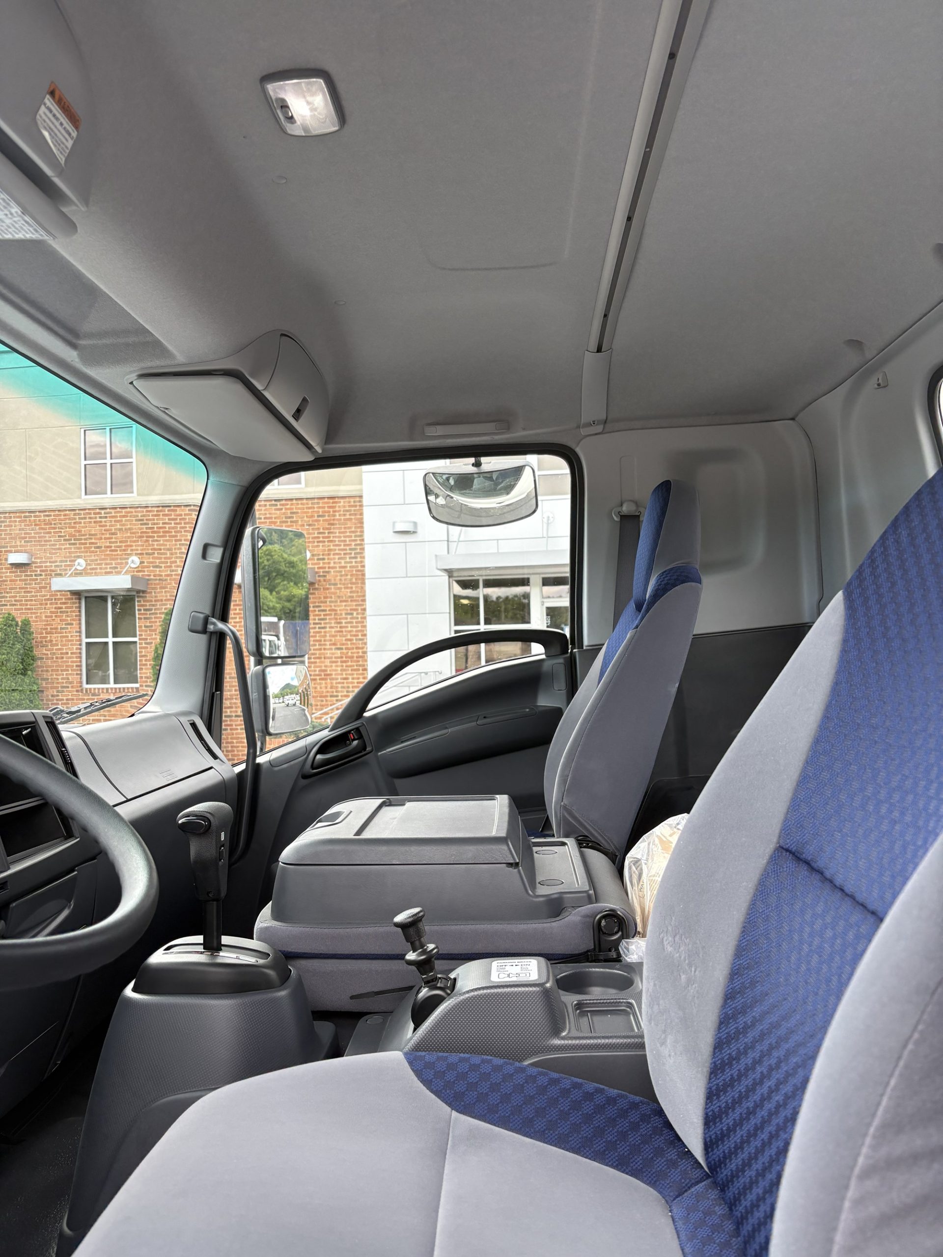 2024 Isuzu FTR - image 4 of 5