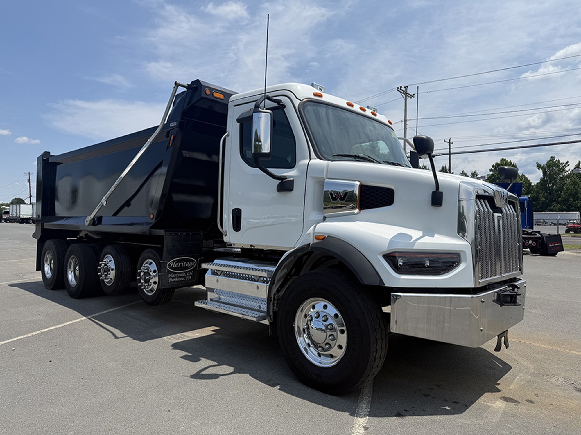 2025 Western Star 47X 2025 Western Star 47X - image 2 of 6