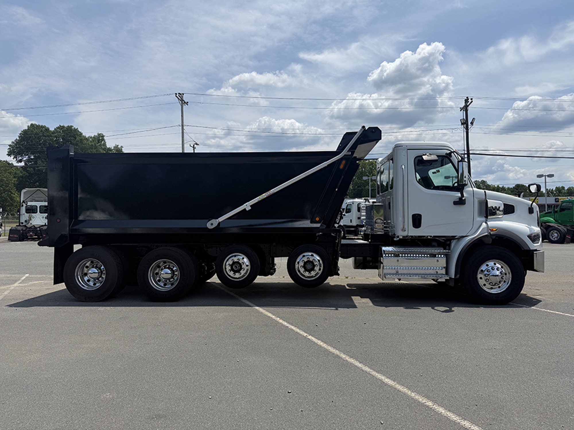 2025 Western Star 47X 2025 Western Star 47X - image 3 of 6