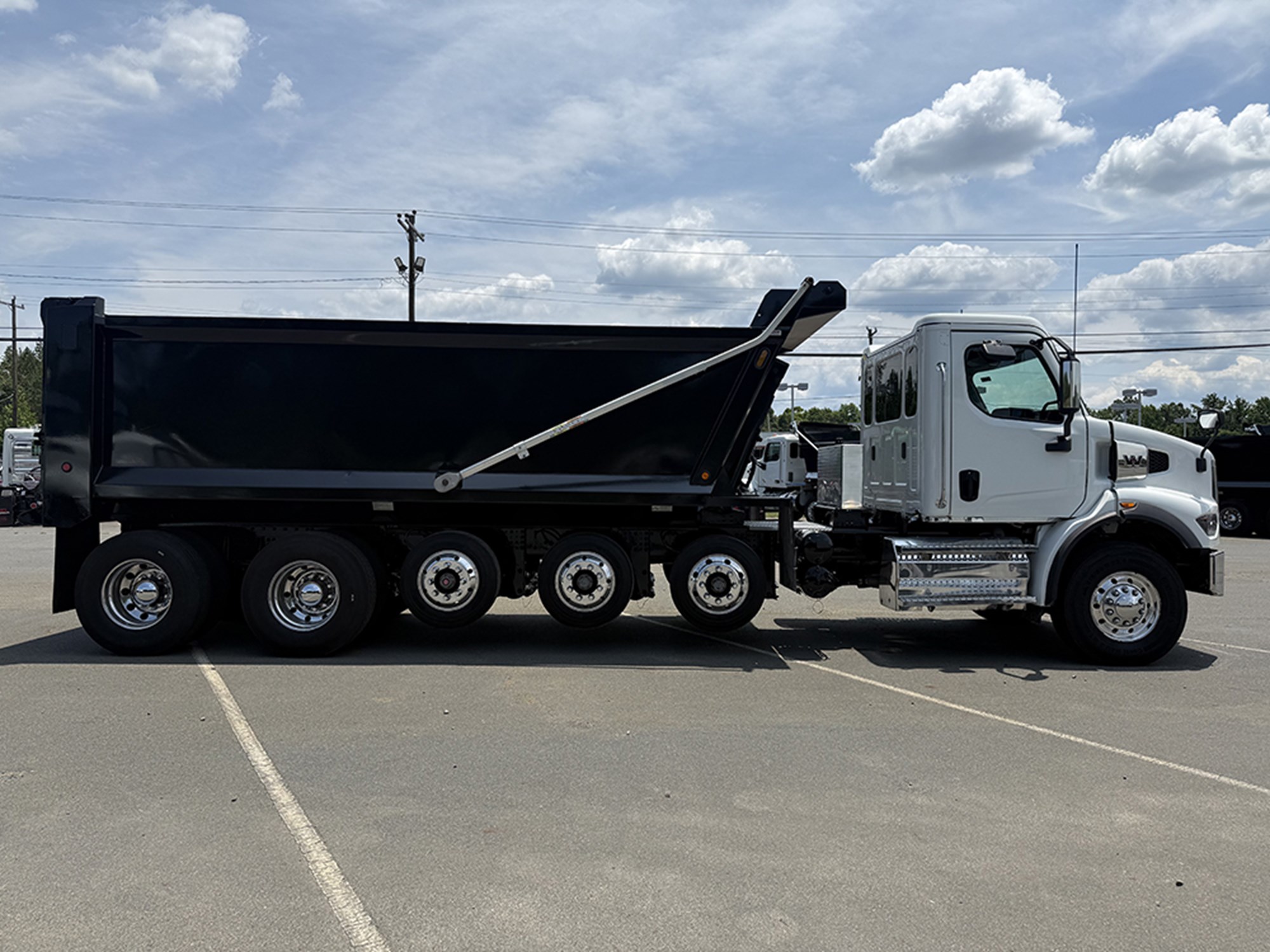 2025 Western Star 47X 2025 Western Star 47X - image 3 of 6