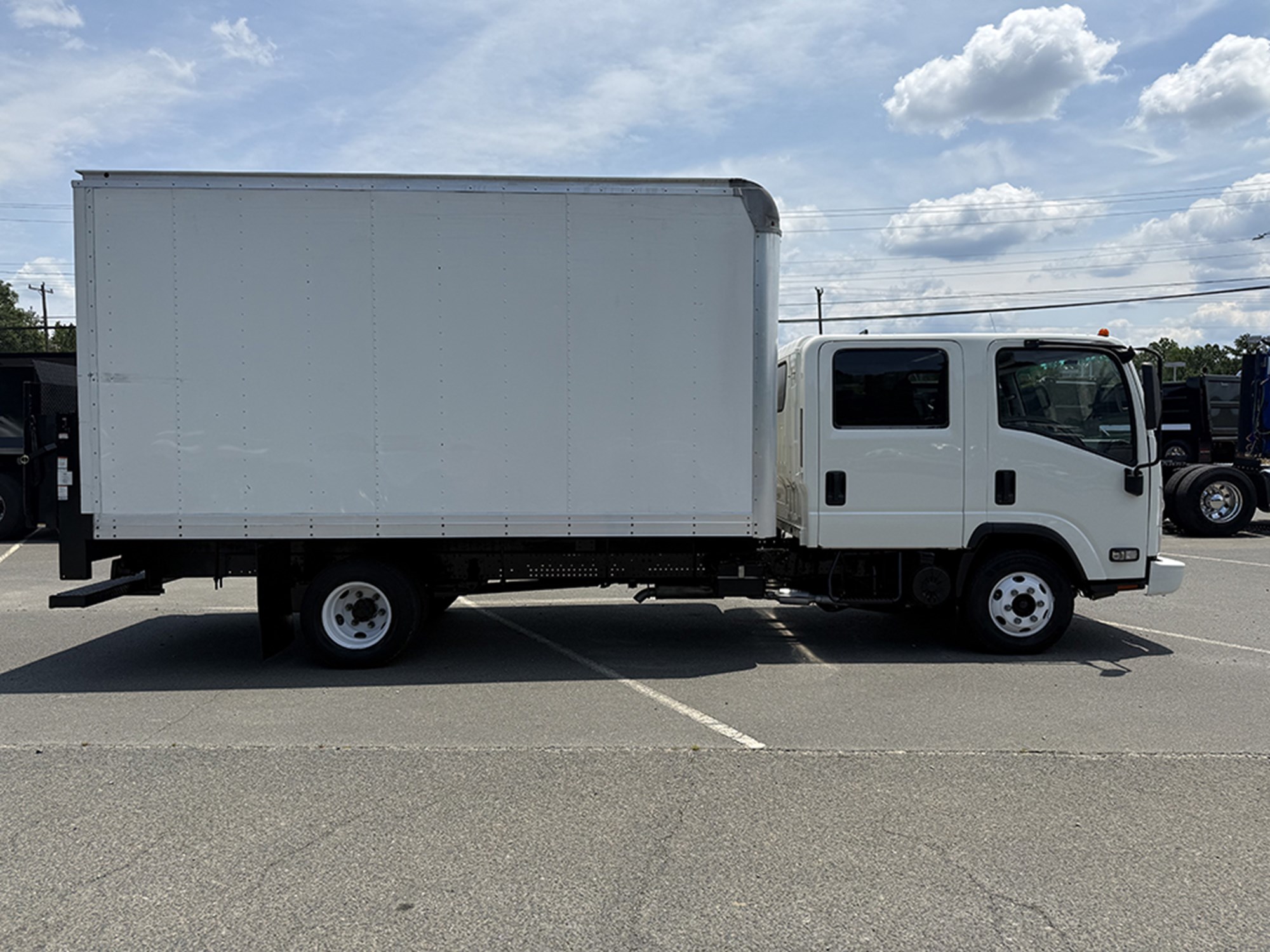2020 Isuzu NPR 2020 Isuzu NPR - image 3 of 6