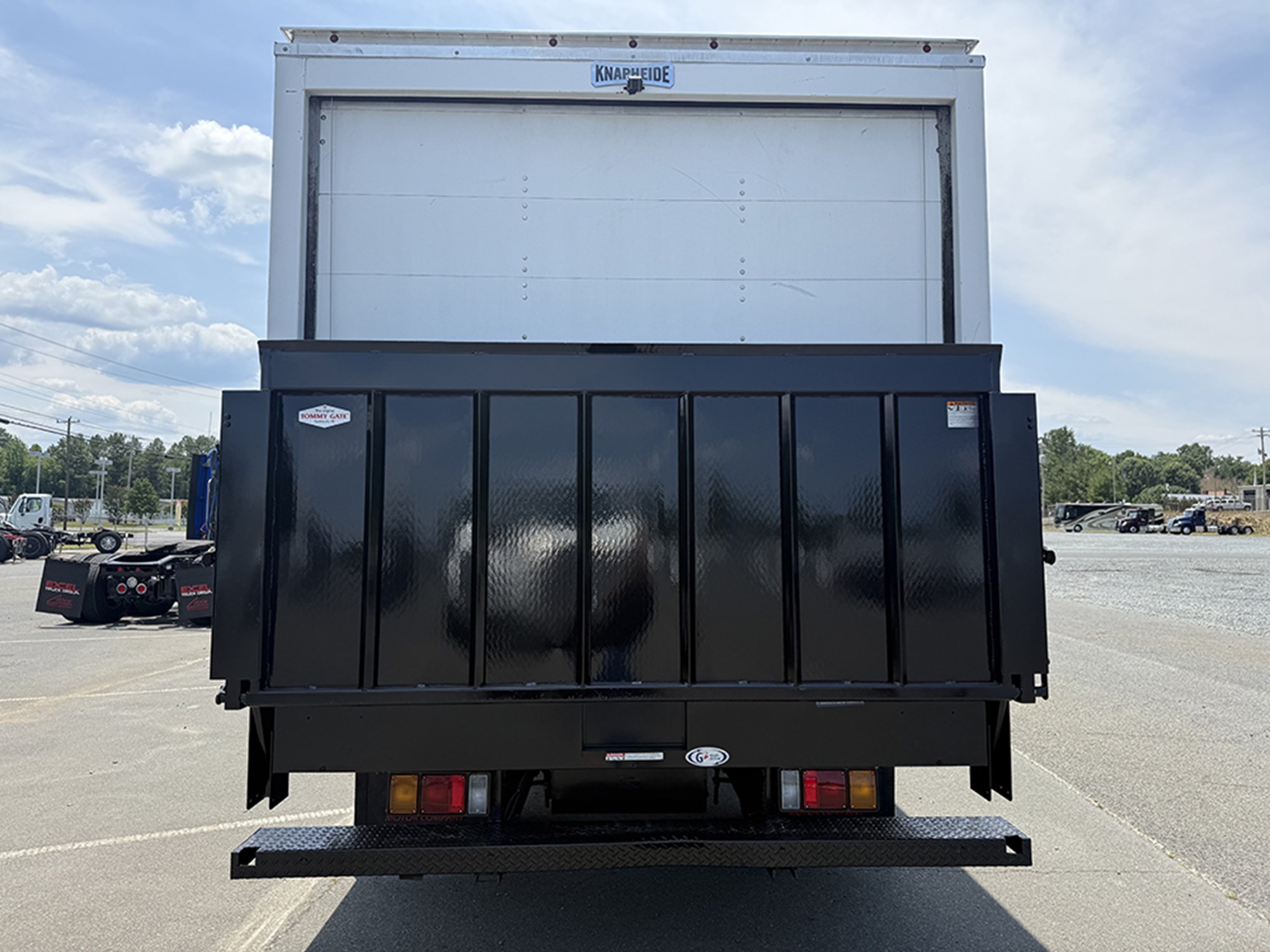 2020 Isuzu NPR 2020 Isuzu NPR - image 5 of 6
