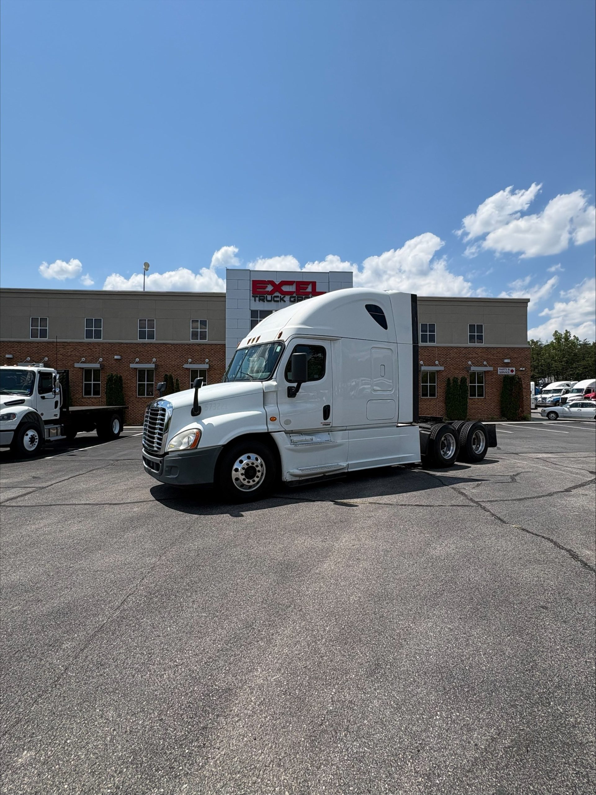 2016 Freightliner Cascadia 125 2016 Freightliner Cascadia 125 - image 1 of 6