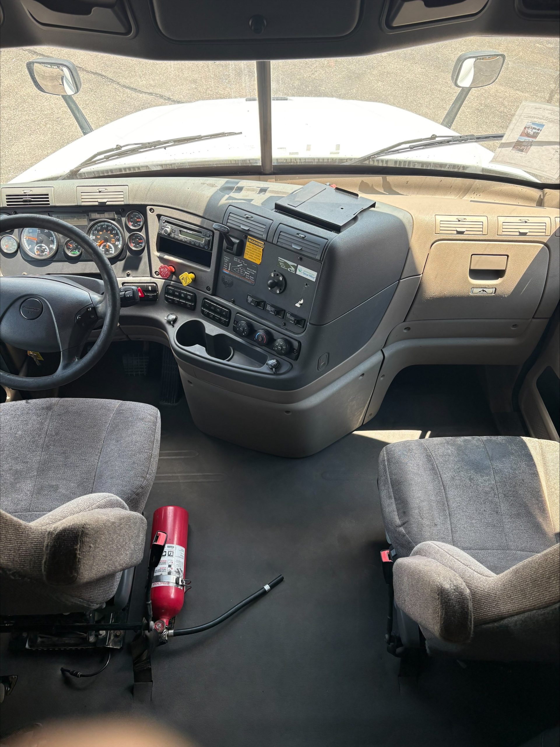 2016 Freightliner Cascadia 125 2016 Freightliner Cascadia 125 - image 2 of 6