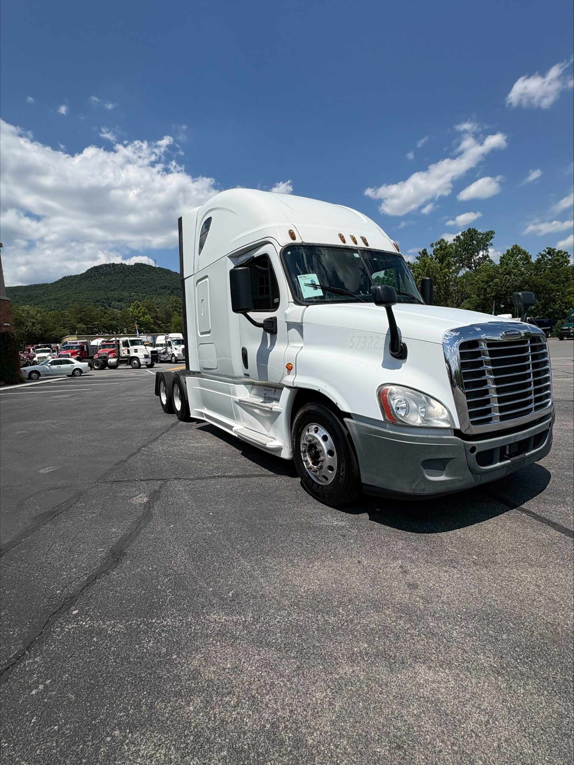 2016 Freightliner Cascadia 125 2016 Freightliner Cascadia 125 - image 3 of 6