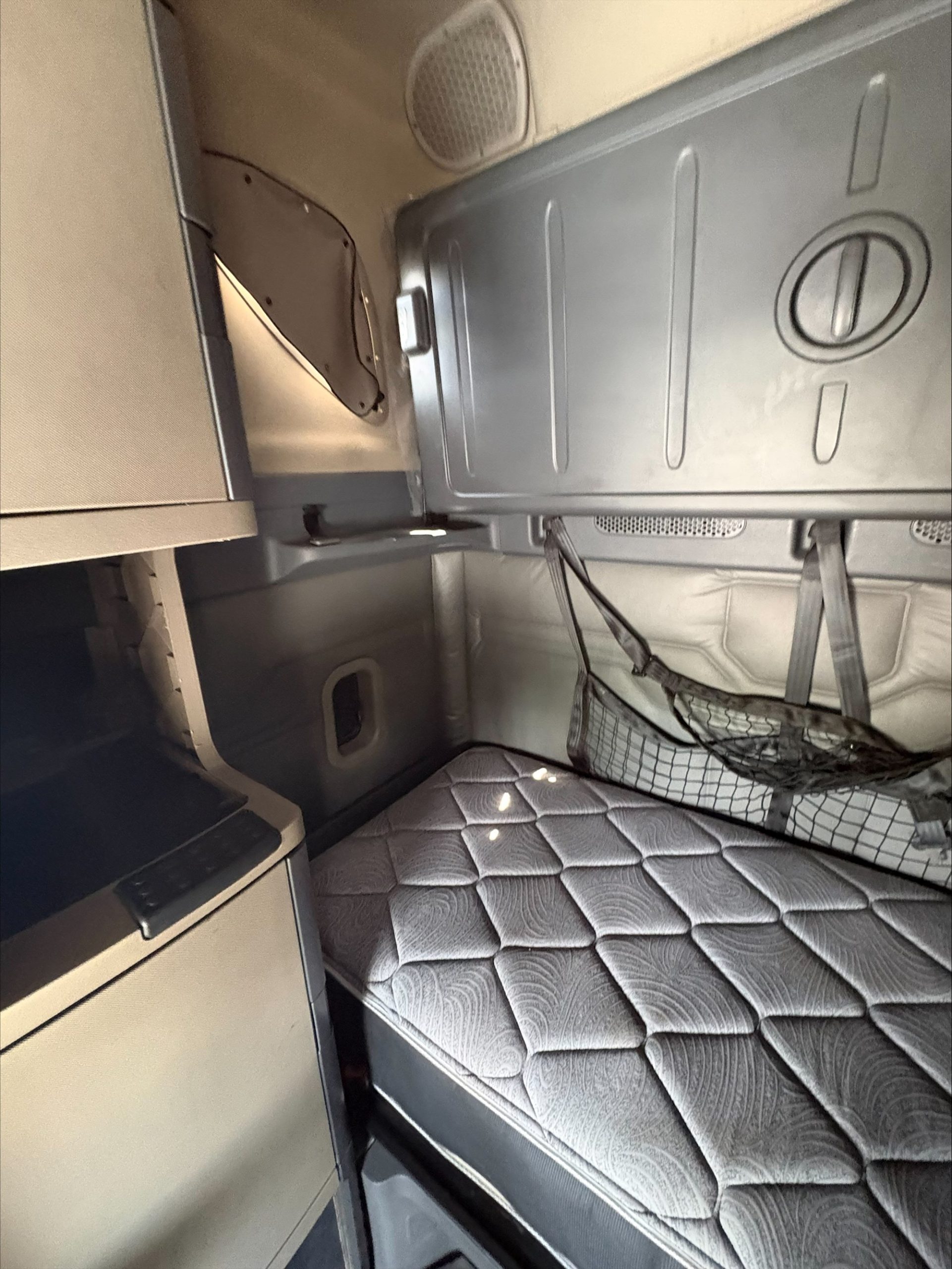 2016 Freightliner Cascadia 125 2016 Freightliner Cascadia 125 - image 5 of 6