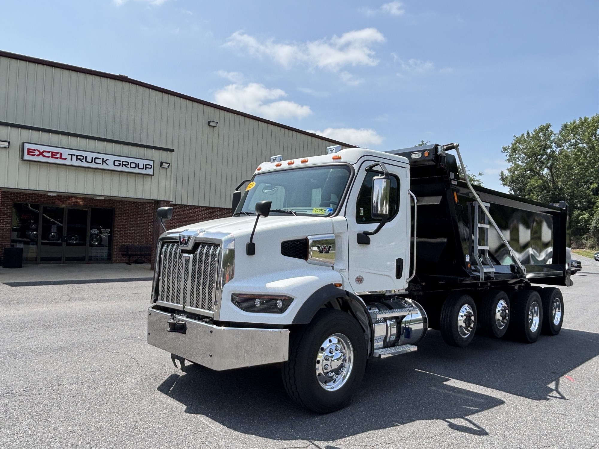 2025 Western Star 47X 2025 Western Star 47X - image 1 of 6