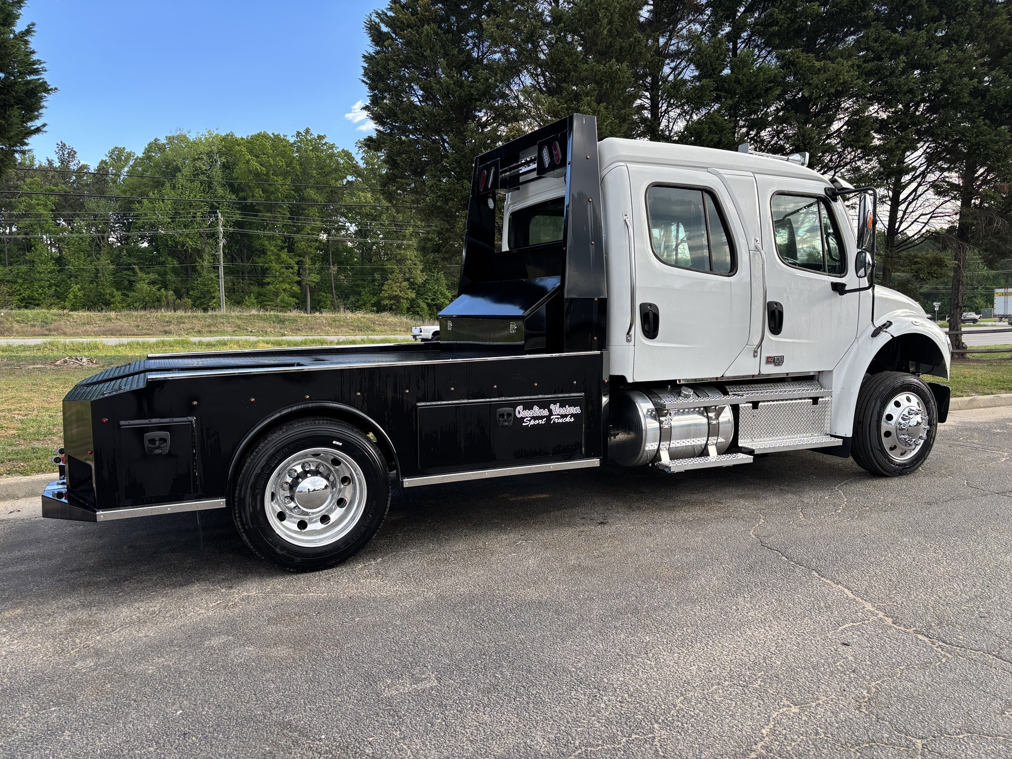 2026 Freightliner M2106 - image 2 of 5