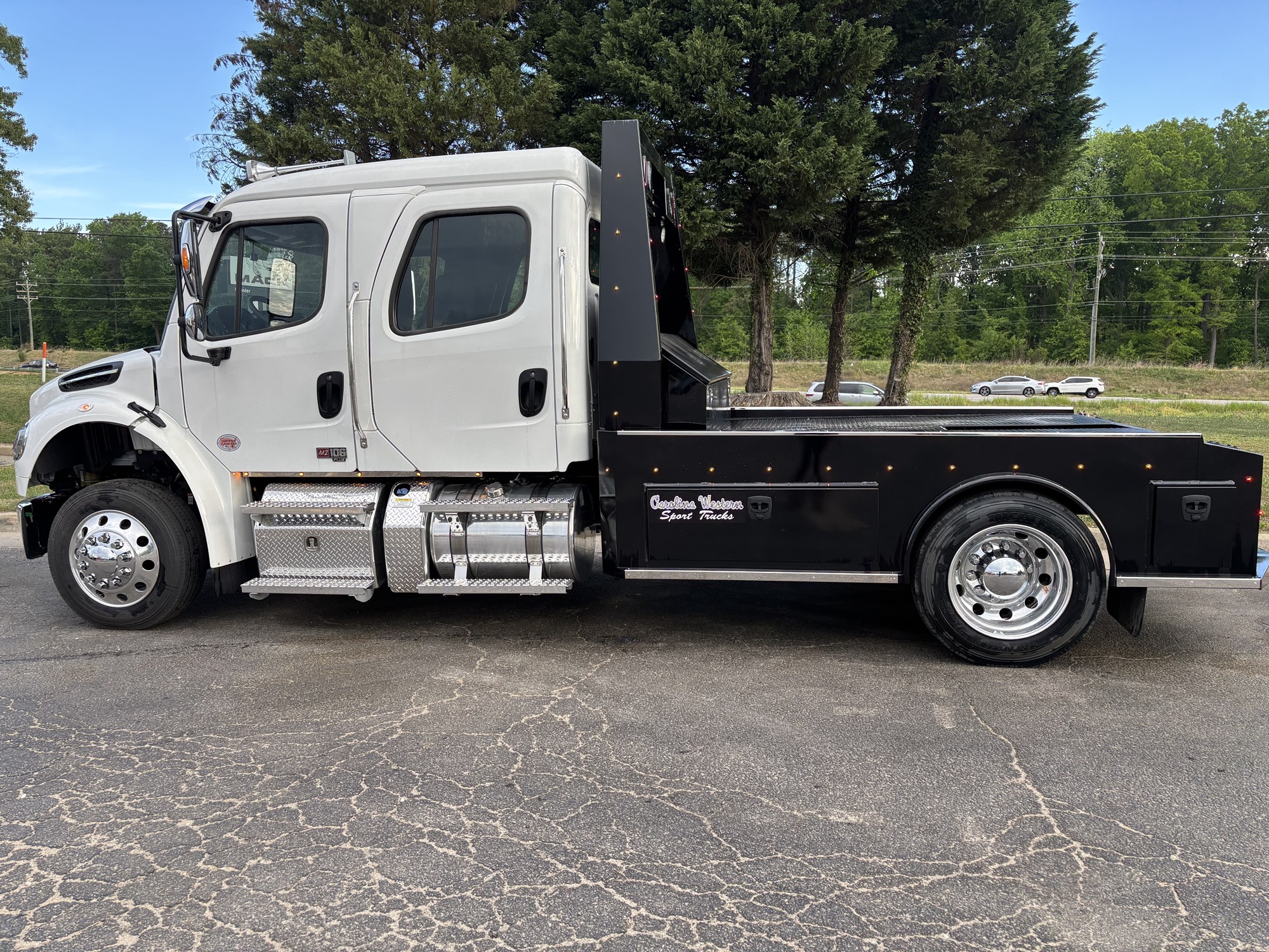 2026 Freightliner M2106 - image 3 of 5