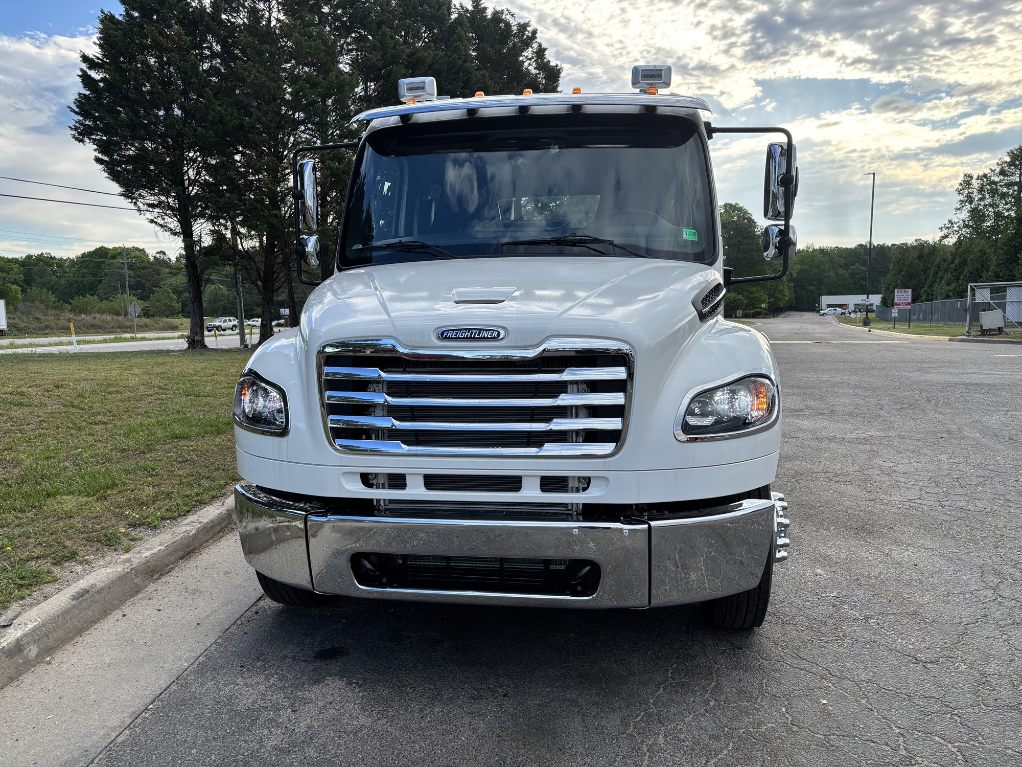 2026 Freightliner M2106 - image 4 of 5