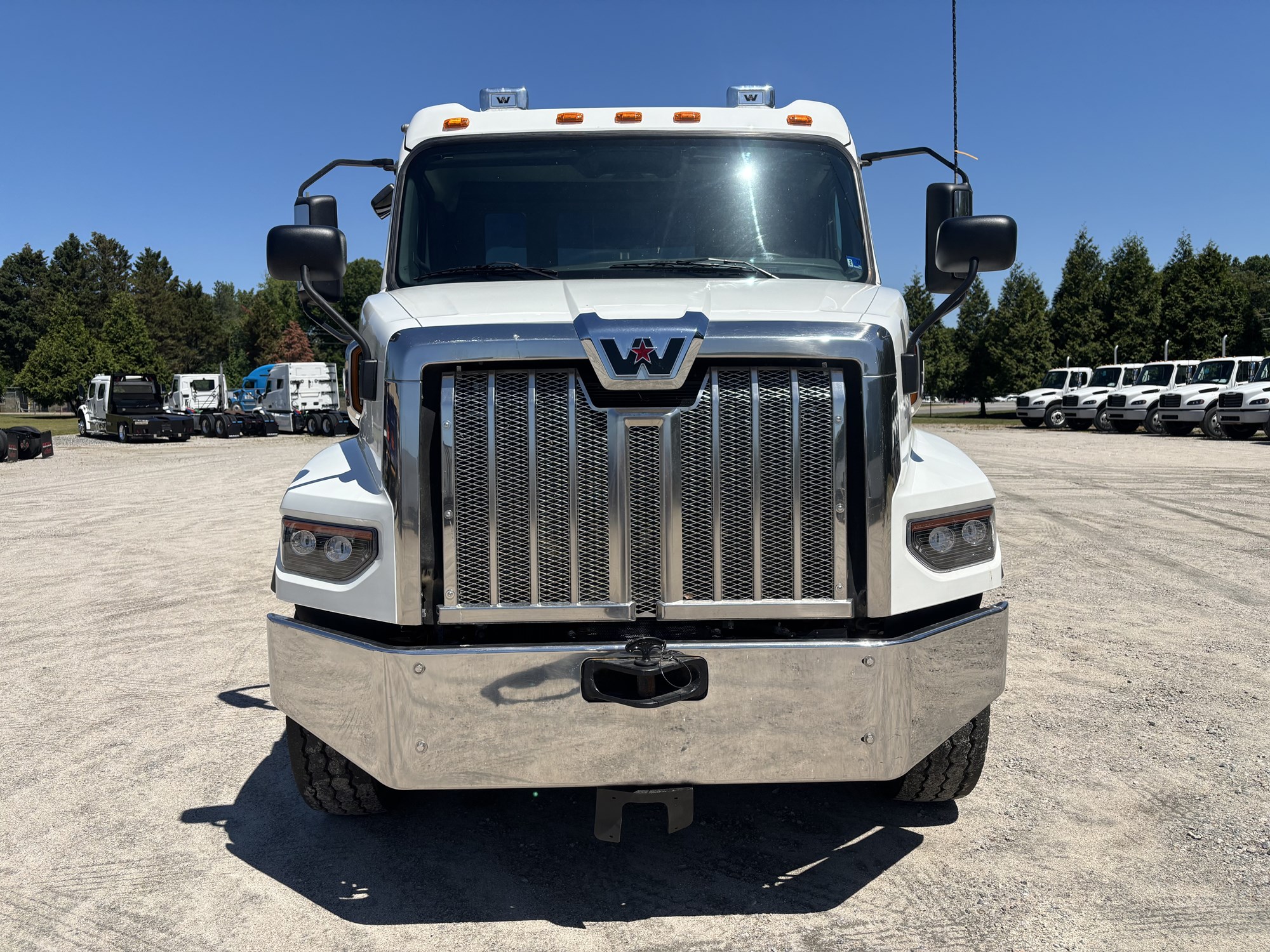2025 Western Star 47X 2025 Western Star 47X - image 3 of 6