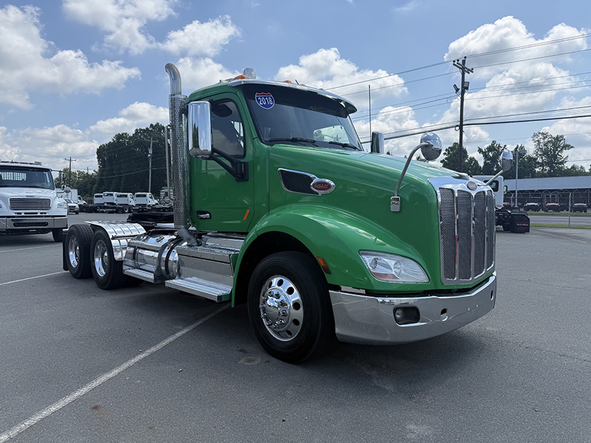 2018 Peterbilt 579 2018 Peterbilt 579 - image 2 of 6