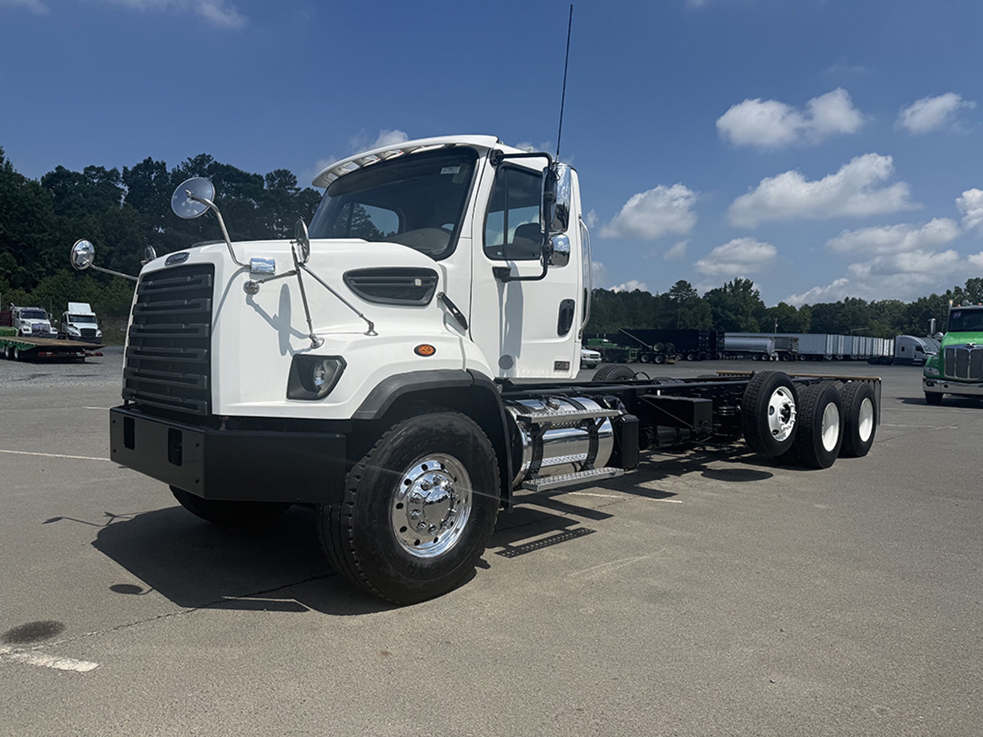2016 Freightliner 108SD 2016 Freightliner 108SD - image 1 of 6