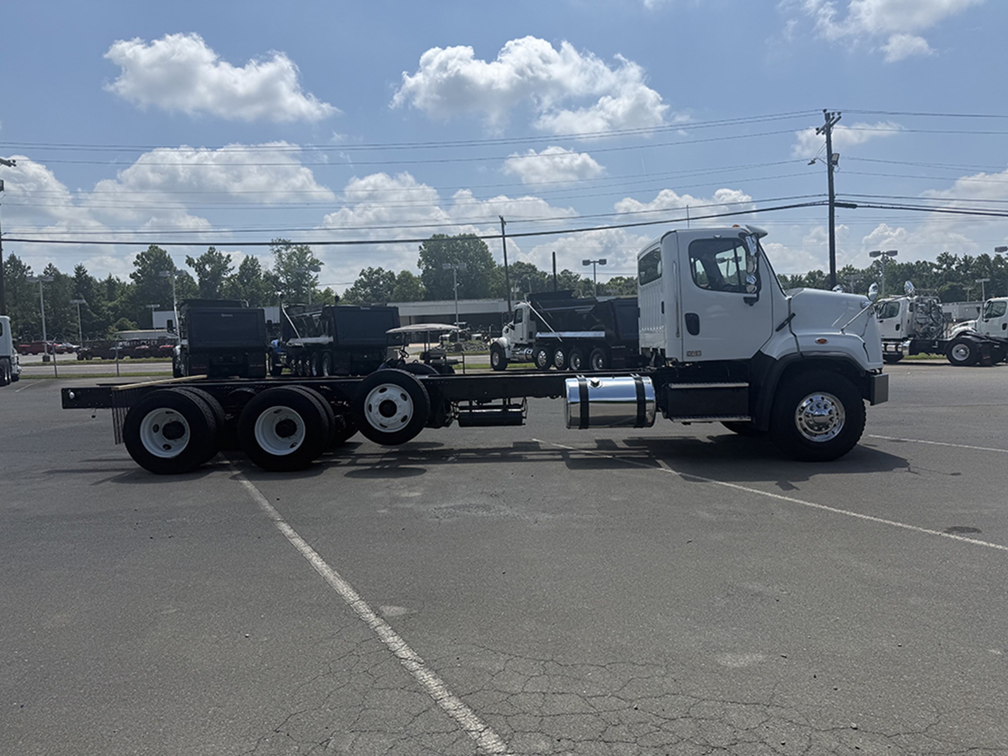 2016 Freightliner 108SD 2016 Freightliner 108SD - image 3 of 6
