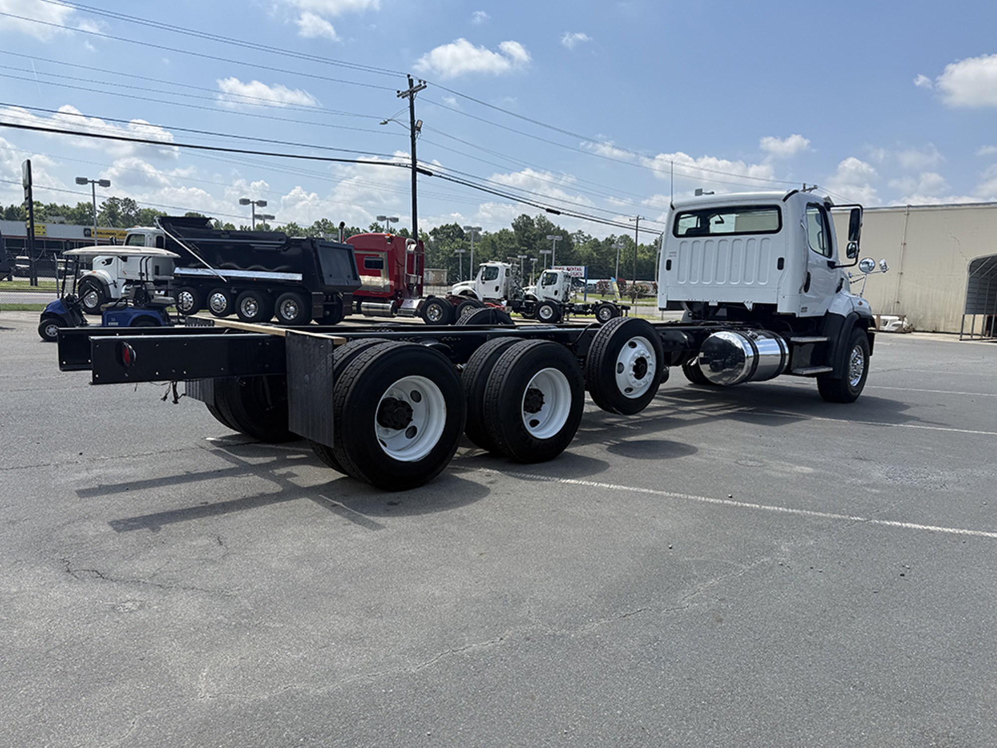 2016 Freightliner 108SD 2016 Freightliner 108SD - image 4 of 6