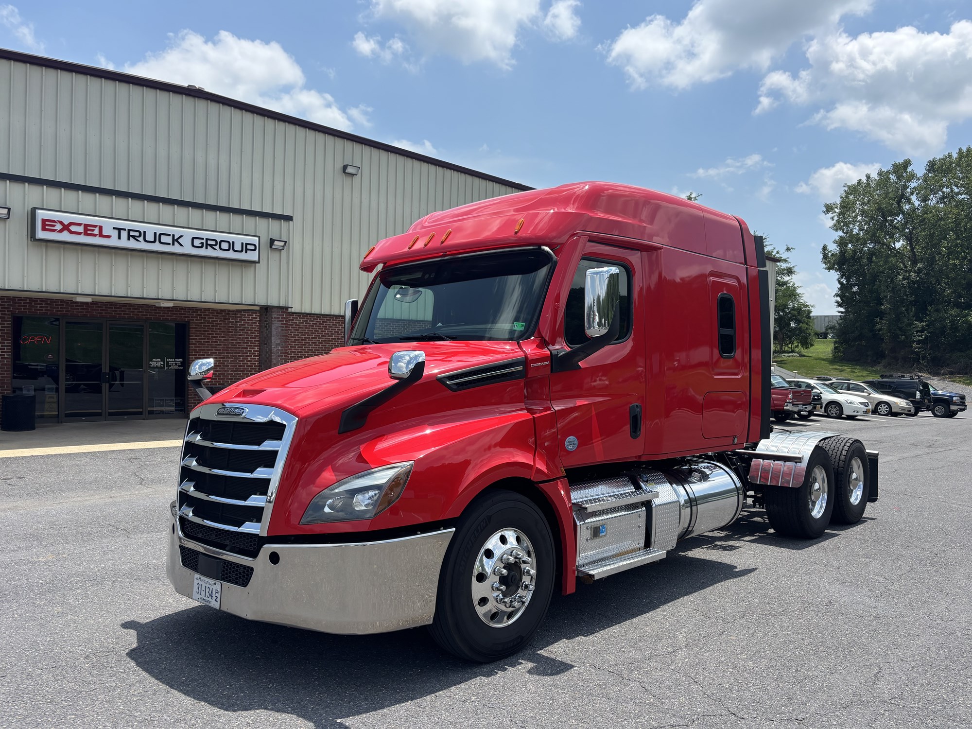 2020 Freightliner Cascadia 126 2020 Freightliner Cascadia 126 - image 1 of 6