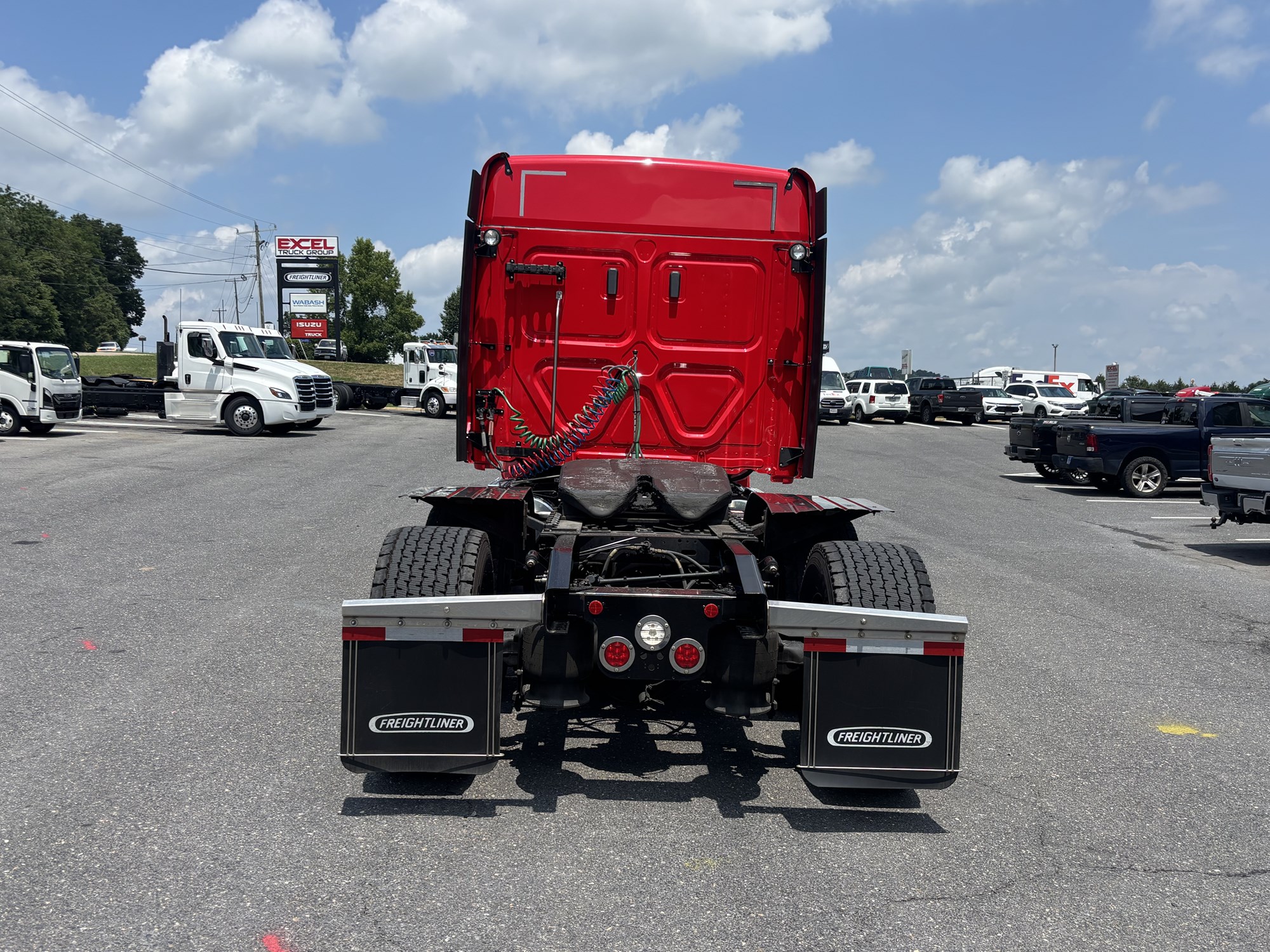 2020 Freightliner Cascadia 126 2020 Freightliner Cascadia 126 - image 4 of 6