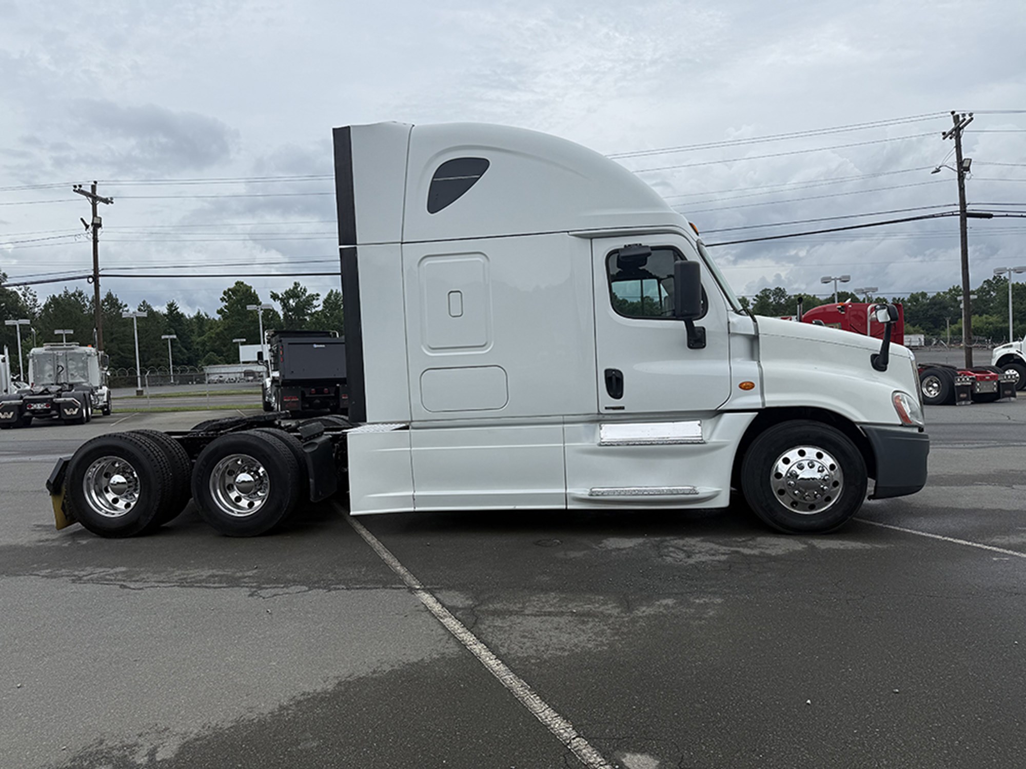 2016 Freightliner Cascadia 125 2016 Freightliner Cascadia 125 - image 3 of 6