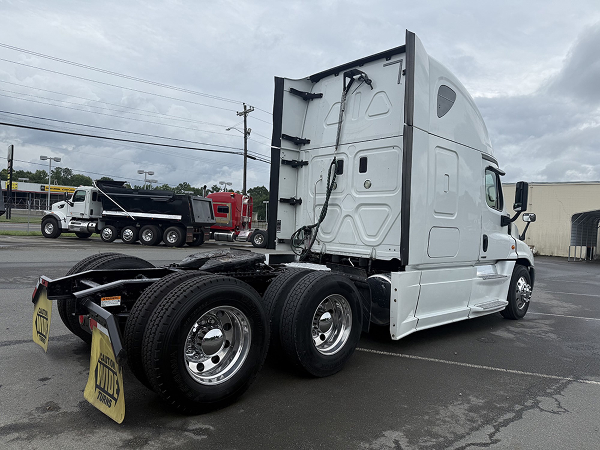 2016 Freightliner Cascadia 125 2016 Freightliner Cascadia 125 - image 4 of 6