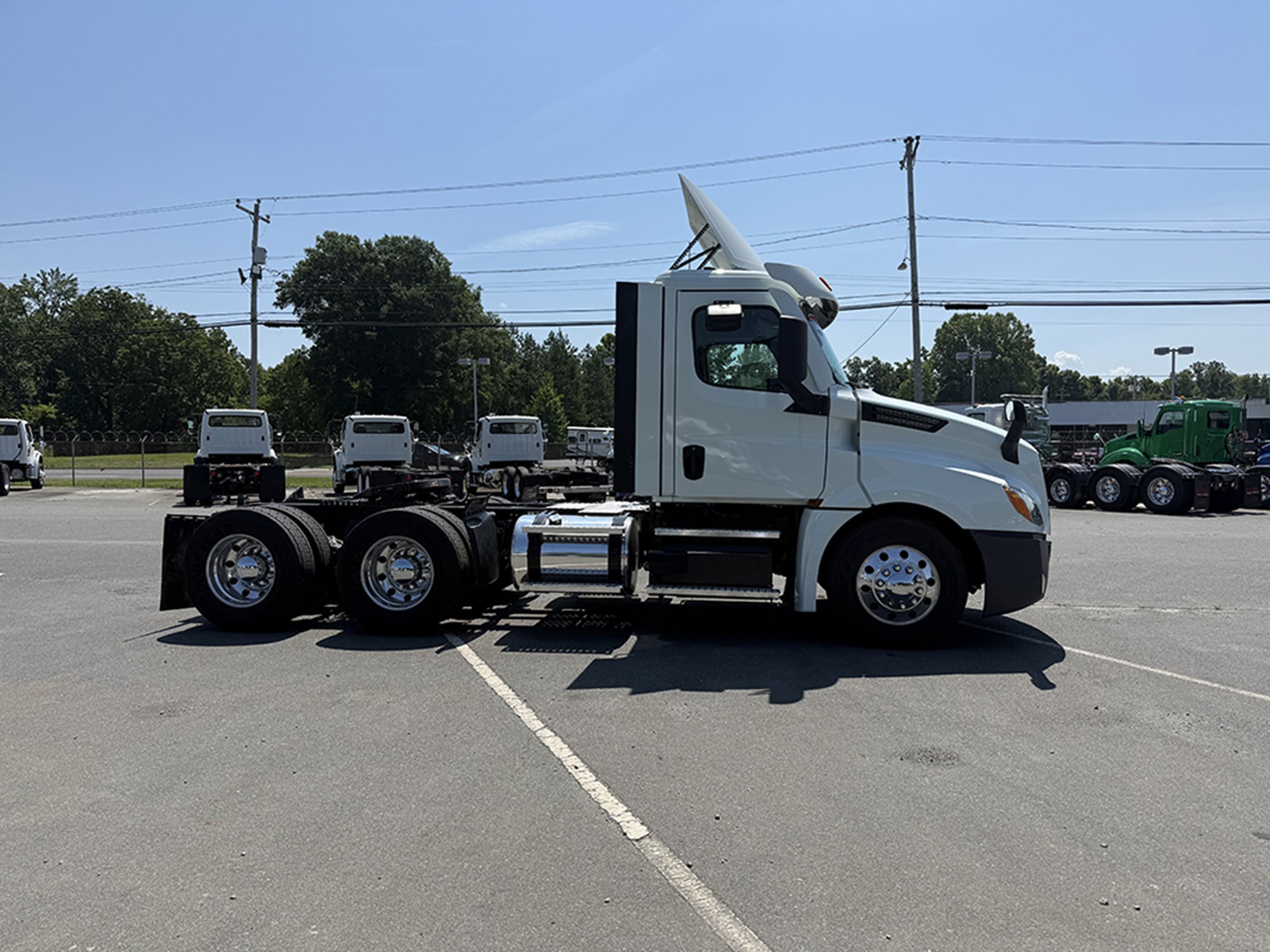 2020 Freightliner Cascadia — photo 3