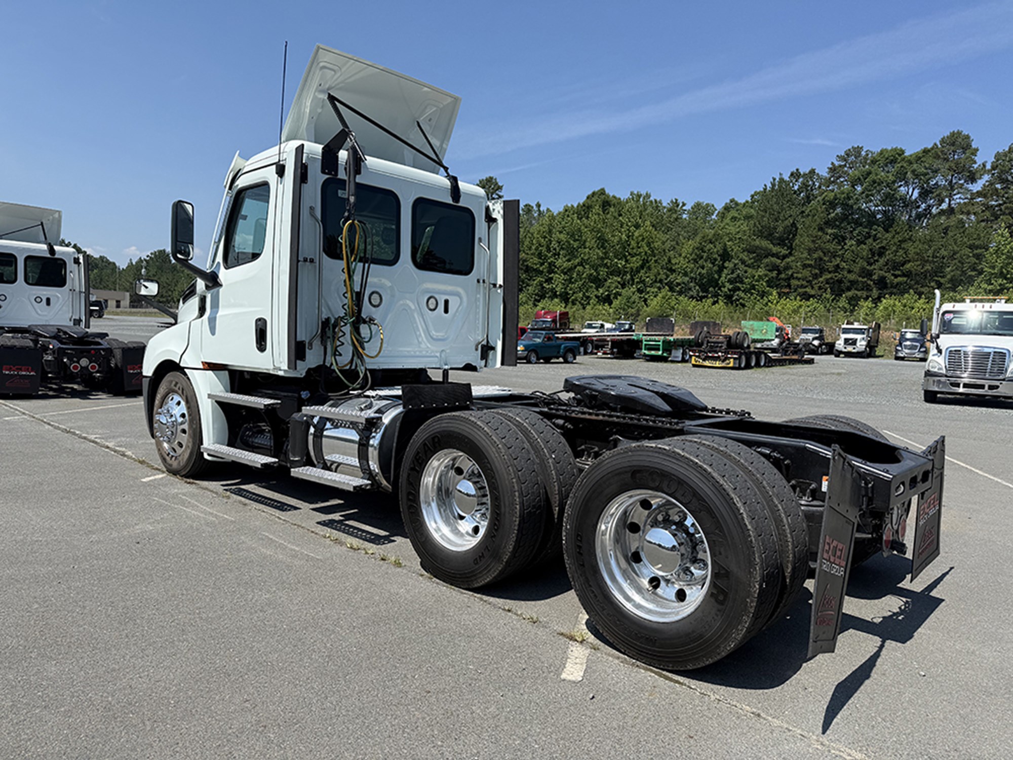 2020 Freightliner Cascadia — photo 6