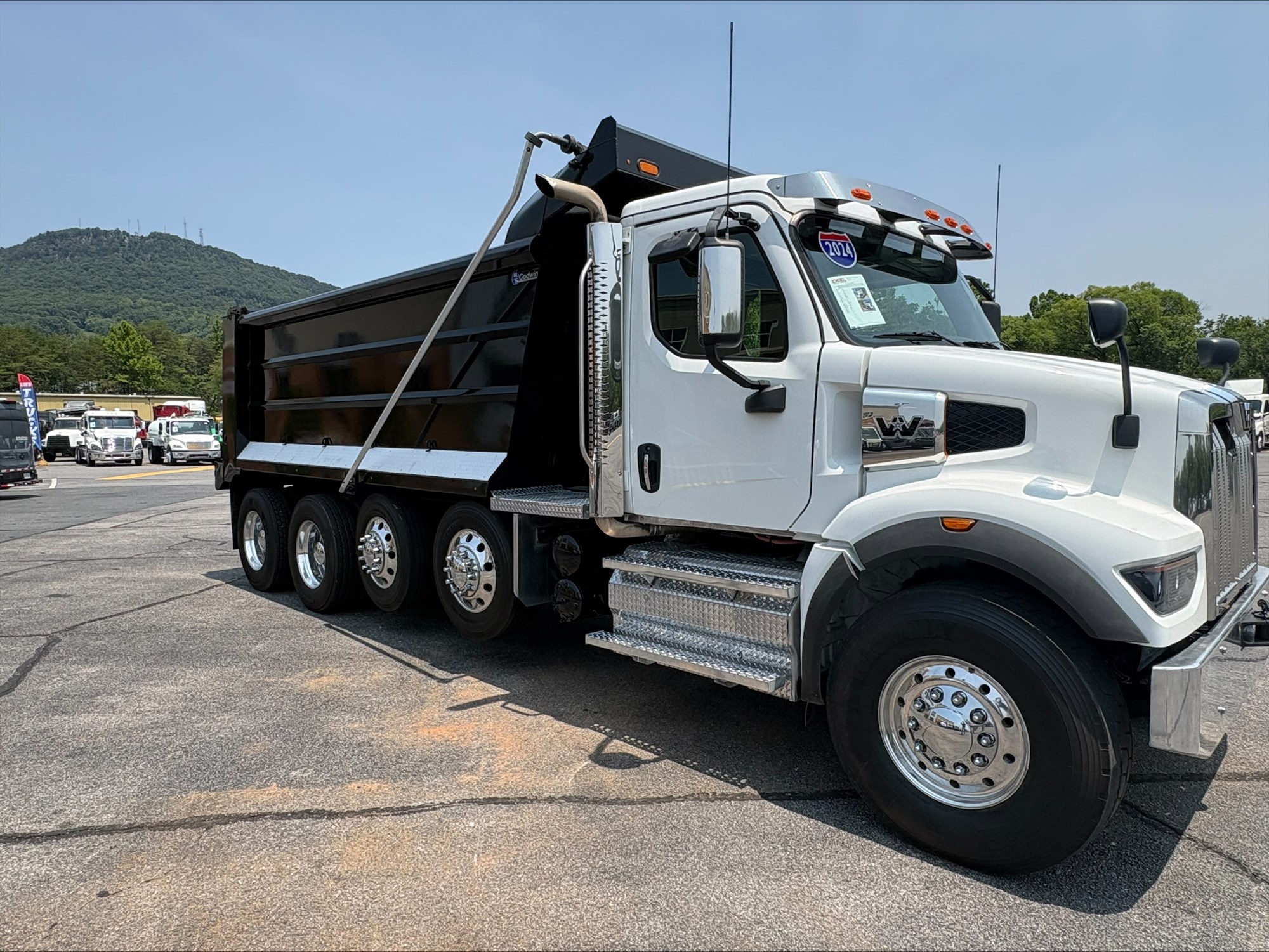 2024 Western Star 47X — photo 2