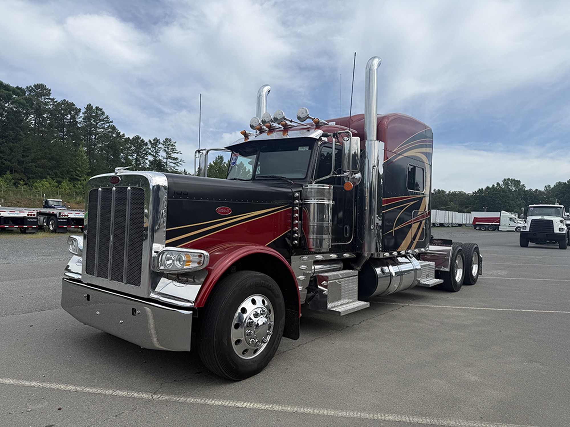 2021 Peterbilt 389 Ext Hood 2021 Peterbilt 389 Ext Hood - image 1 of 6