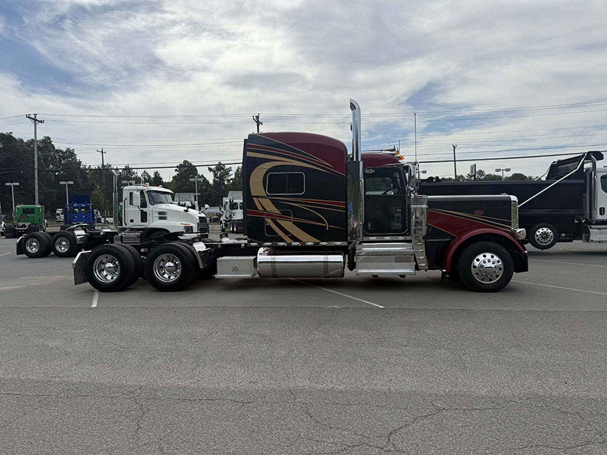 2021 Peterbilt 389 Ext Hood 2021 Peterbilt 389 Ext Hood - image 3 of 6