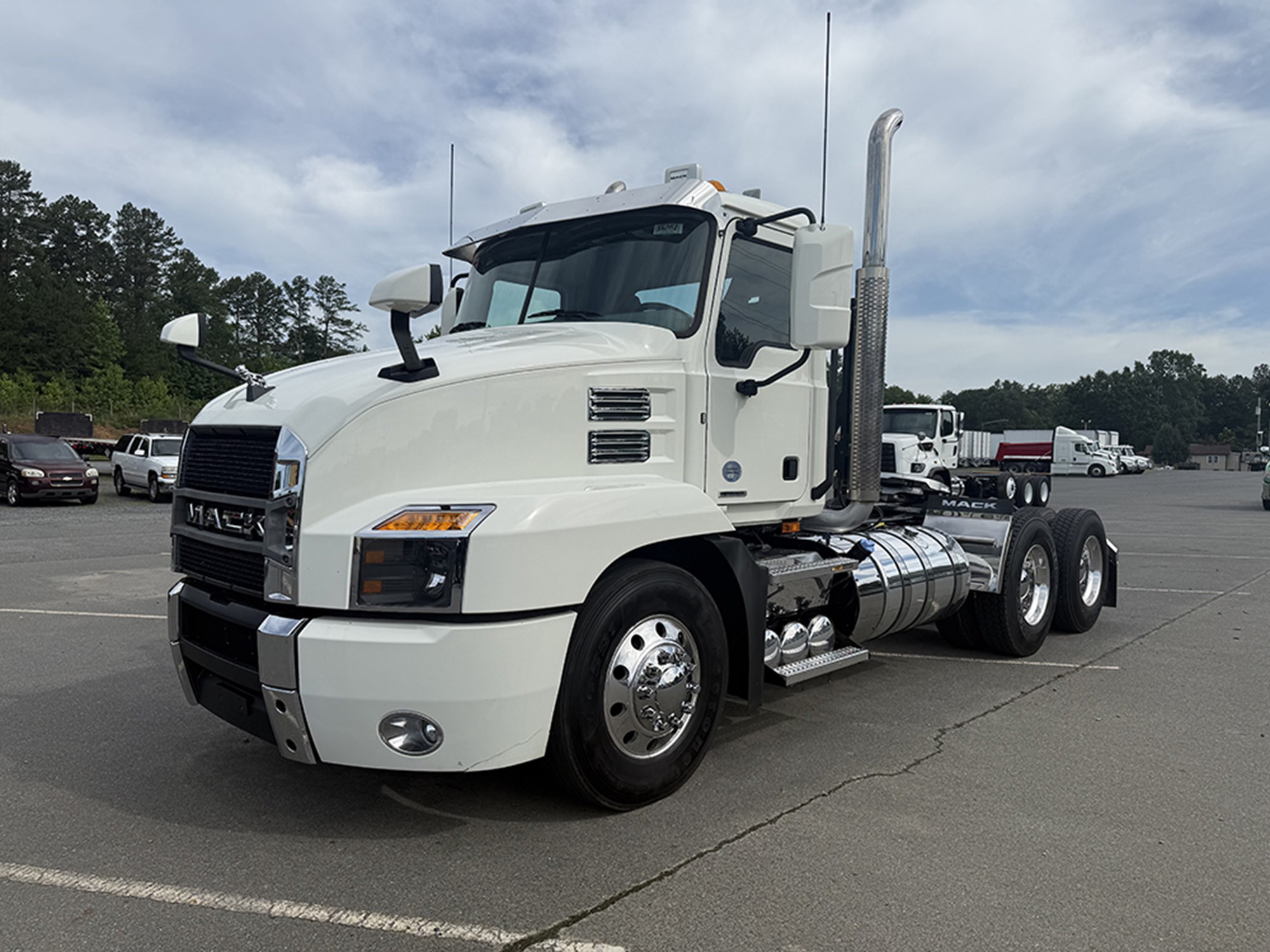 2020 Mack Anthem 2020 Mack Anthem - image 1 of 6