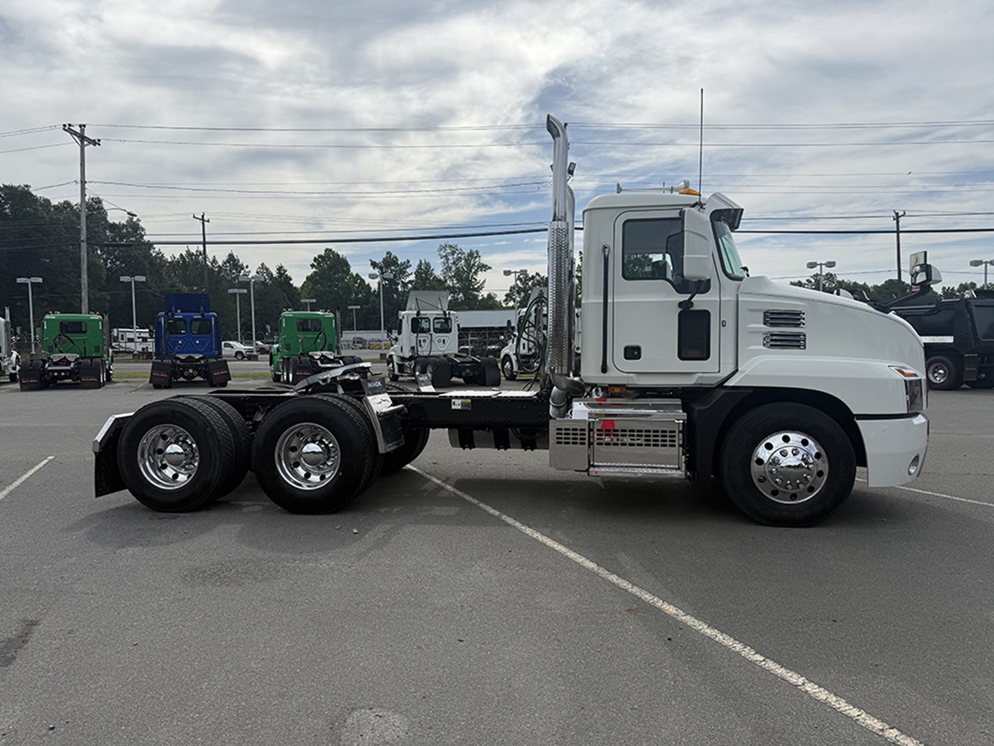 2020 Mack Anthem 2020 Mack Anthem - image 3 of 6