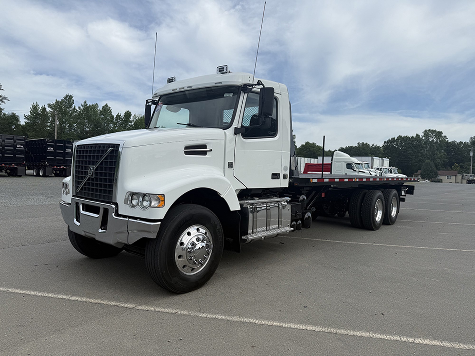 2016 Volvo VHD 2016 Volvo VHD - image 1 of 6